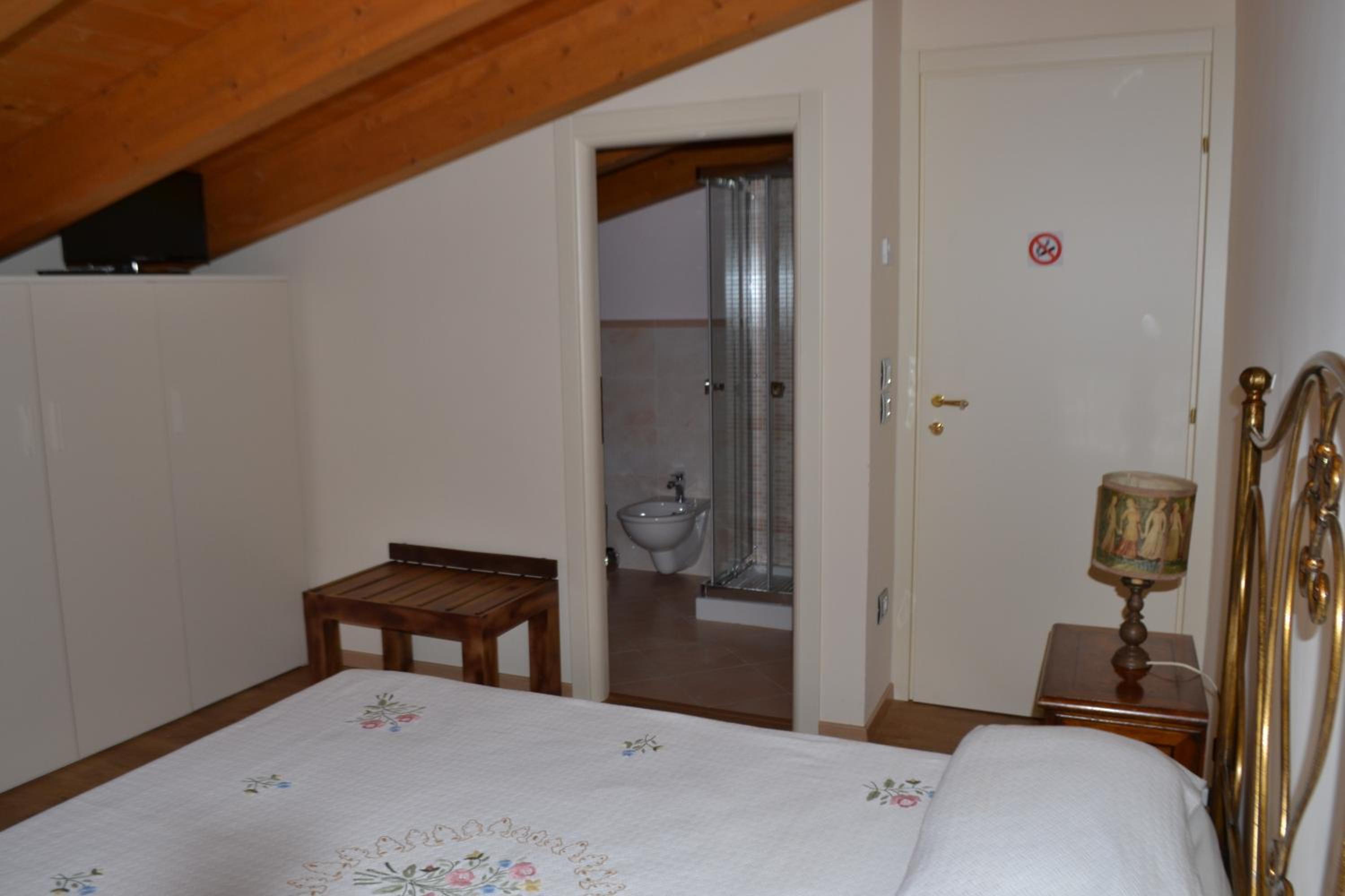 Double Room - Photo 3