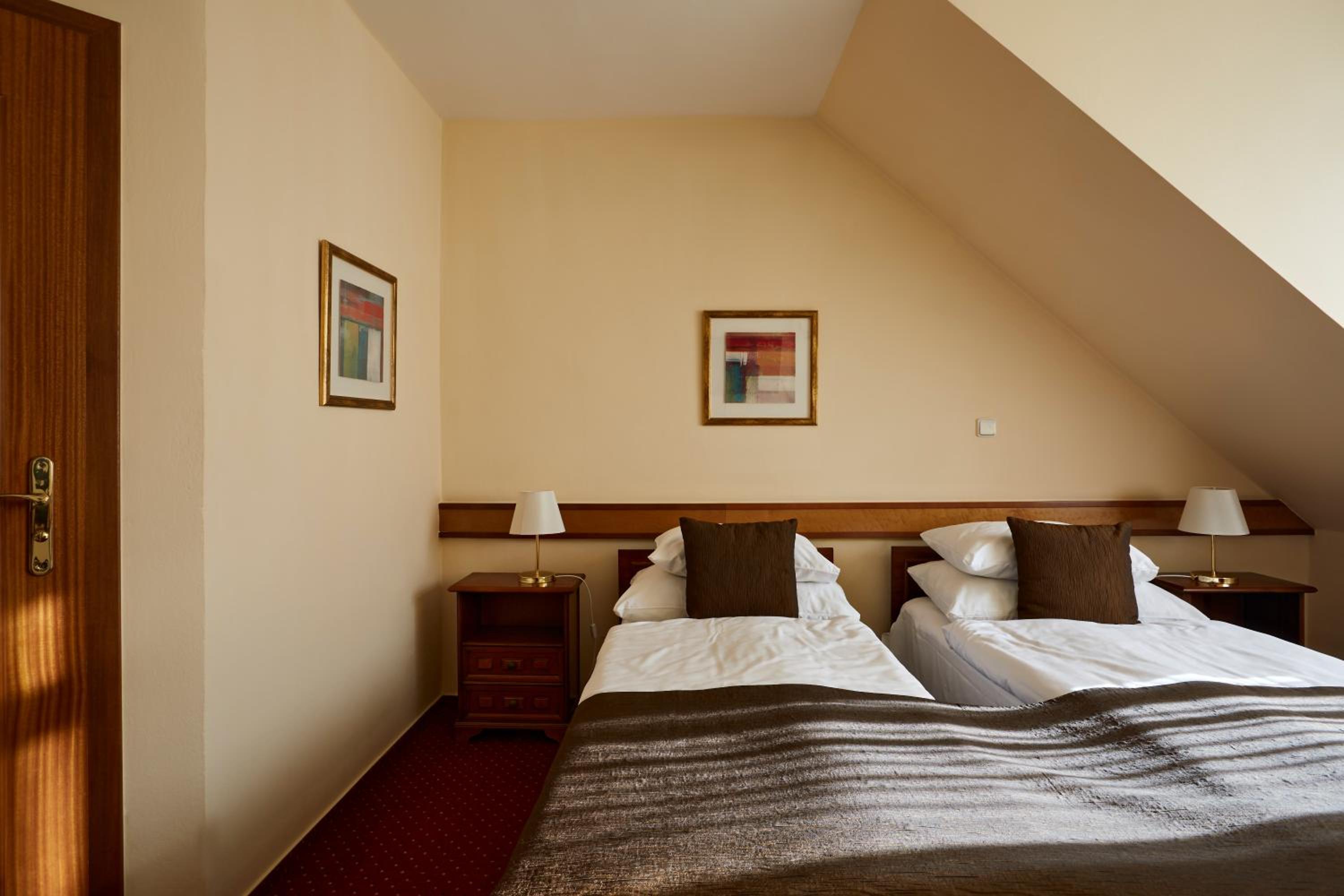 Standard Double or Twin Room thumbnail 5
