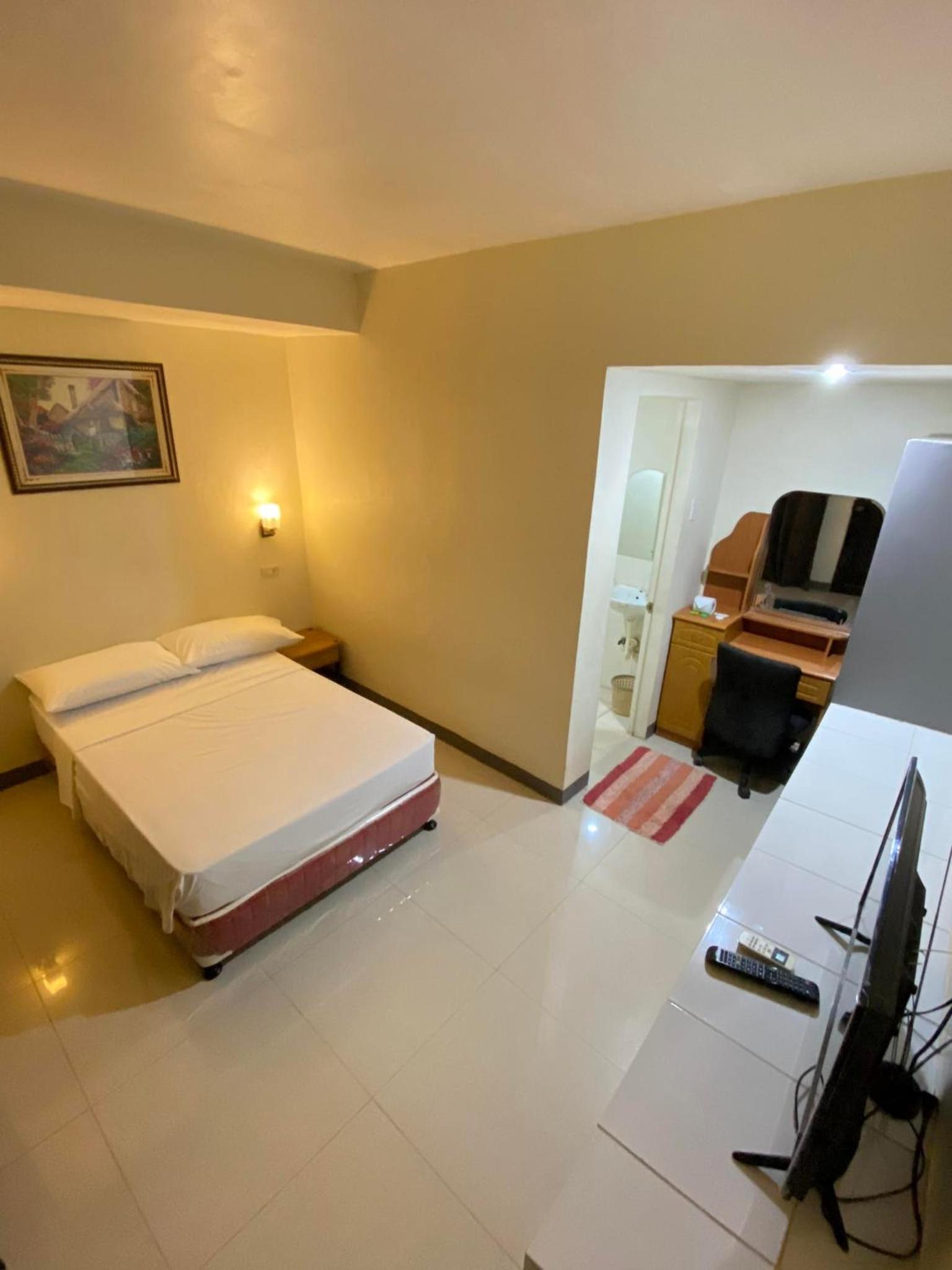 Standard Queen Room - Photo 2