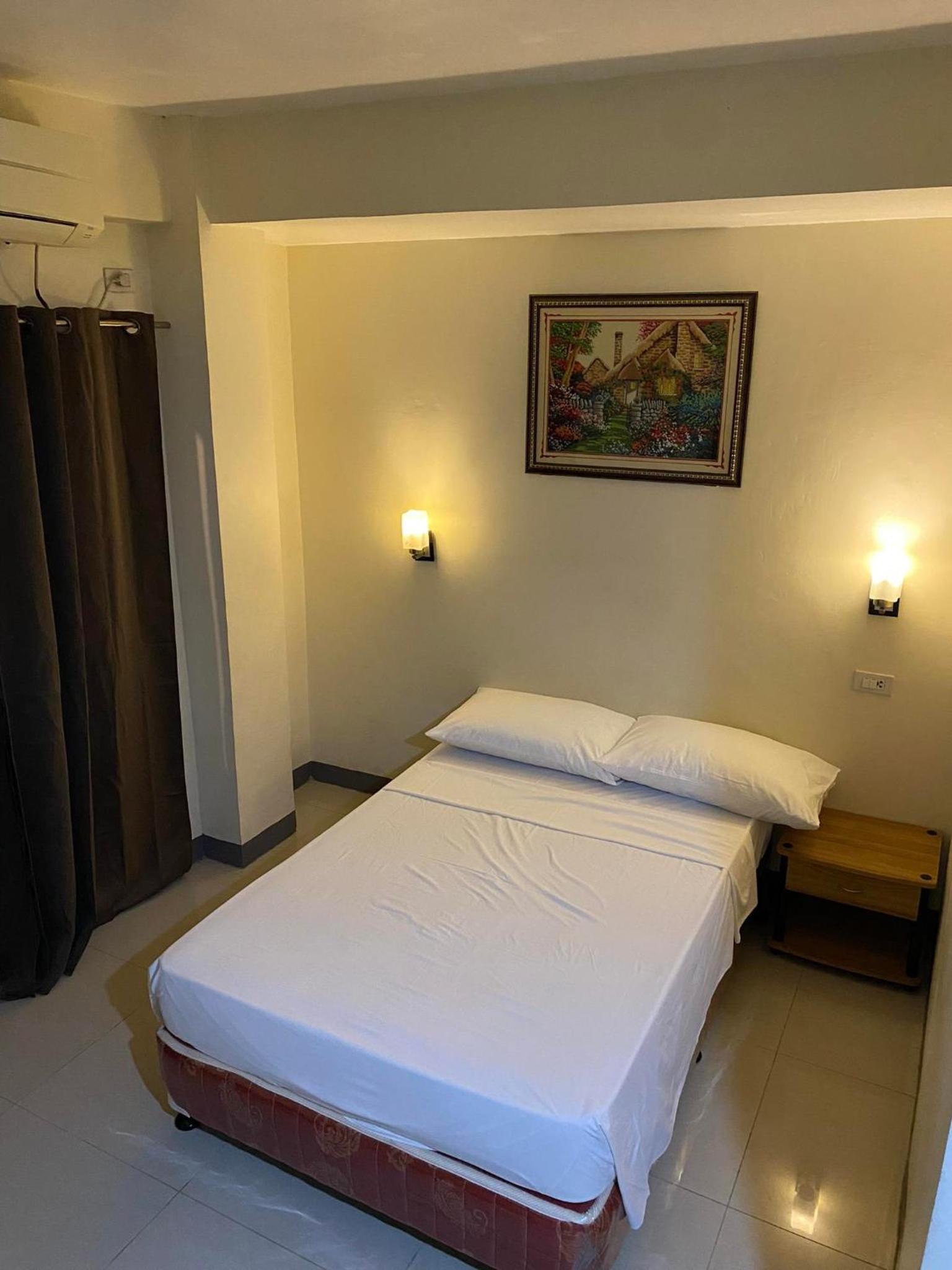 Standard Queen Room - Photo 7
