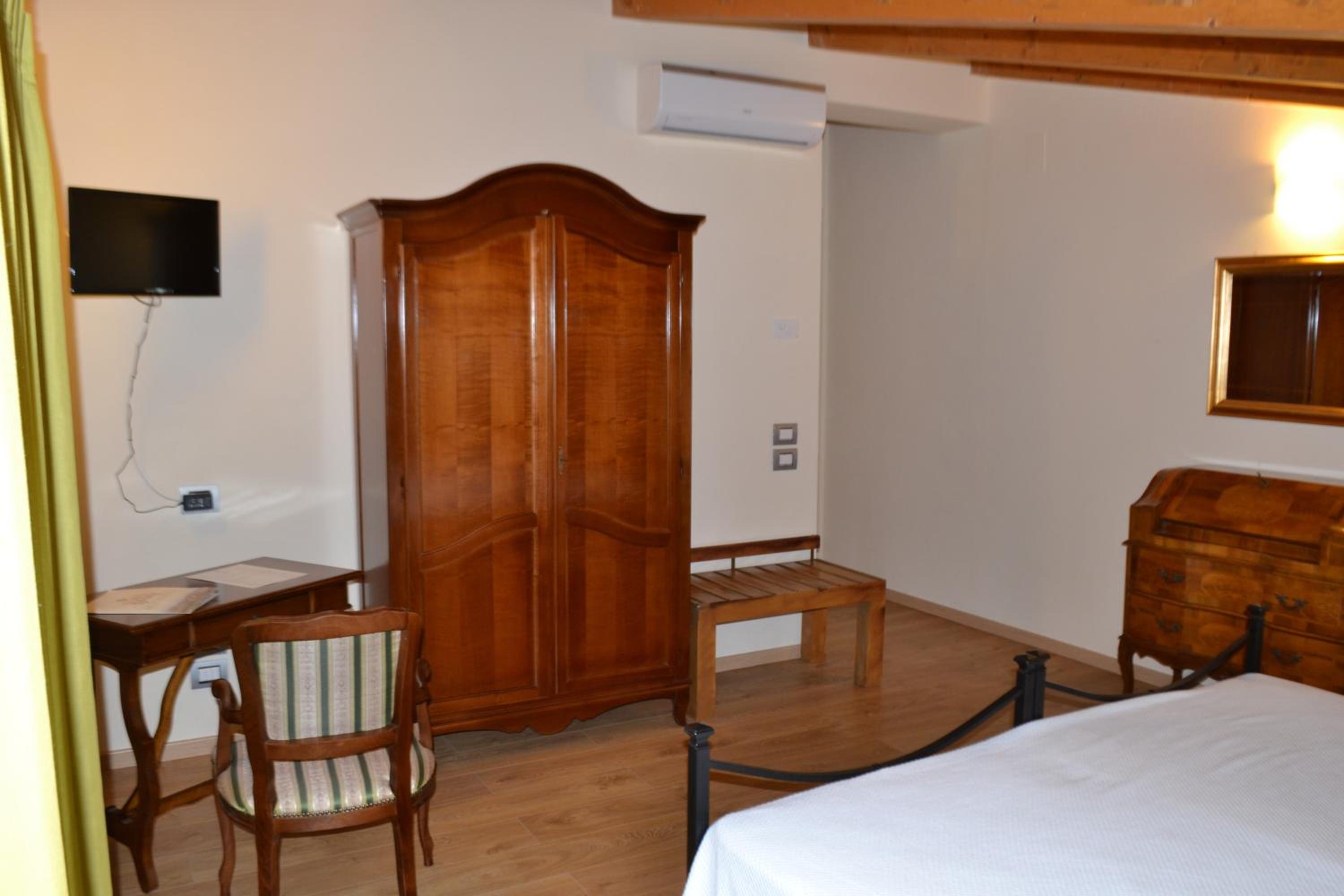 Double Room - Photo 13