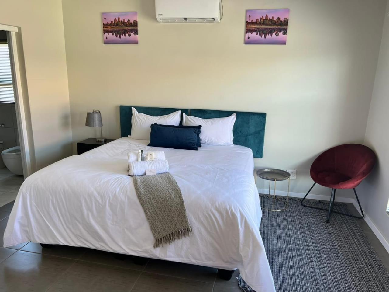 Deluxe King Room photo 1