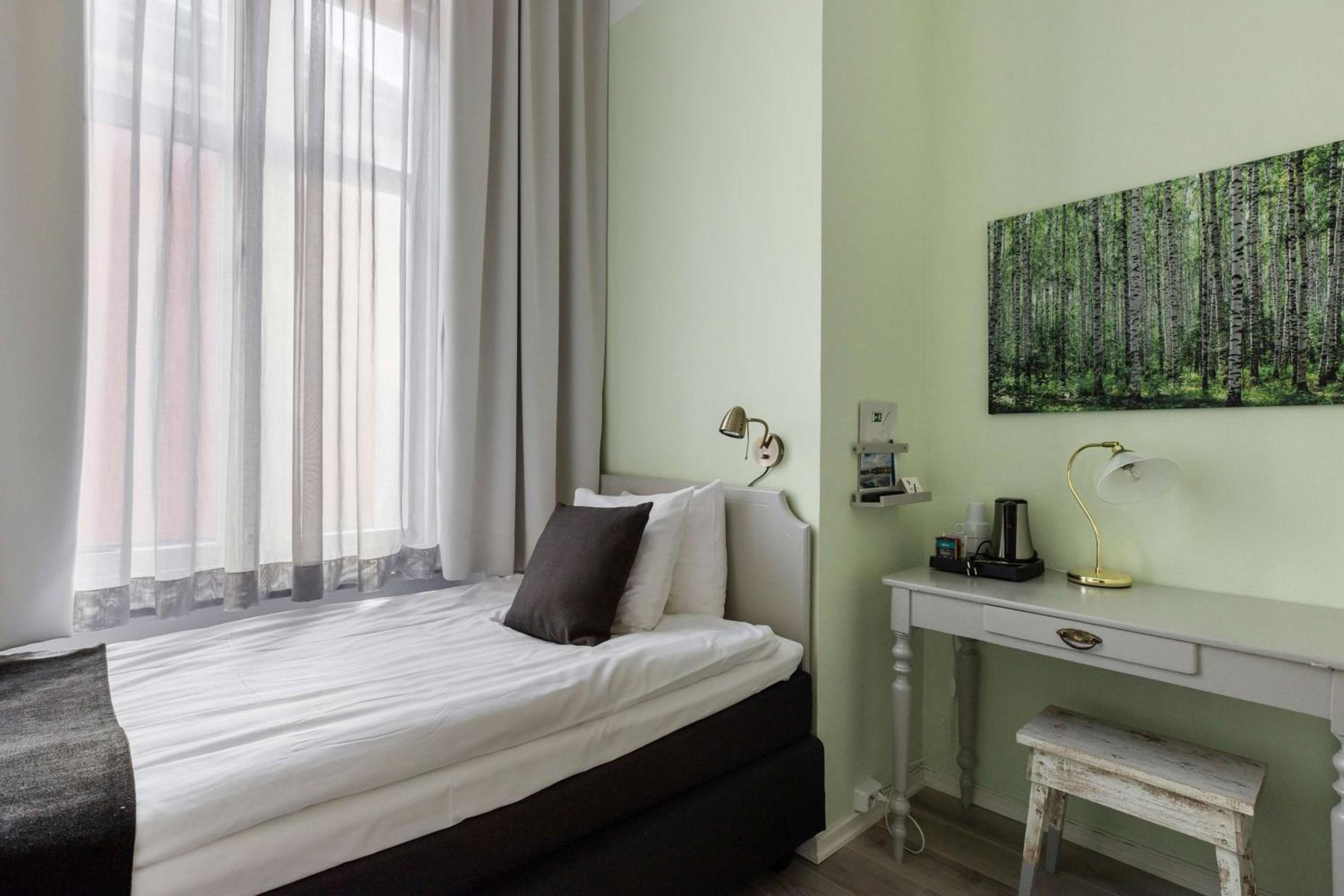 Single Room - Non-Smoking photo 3