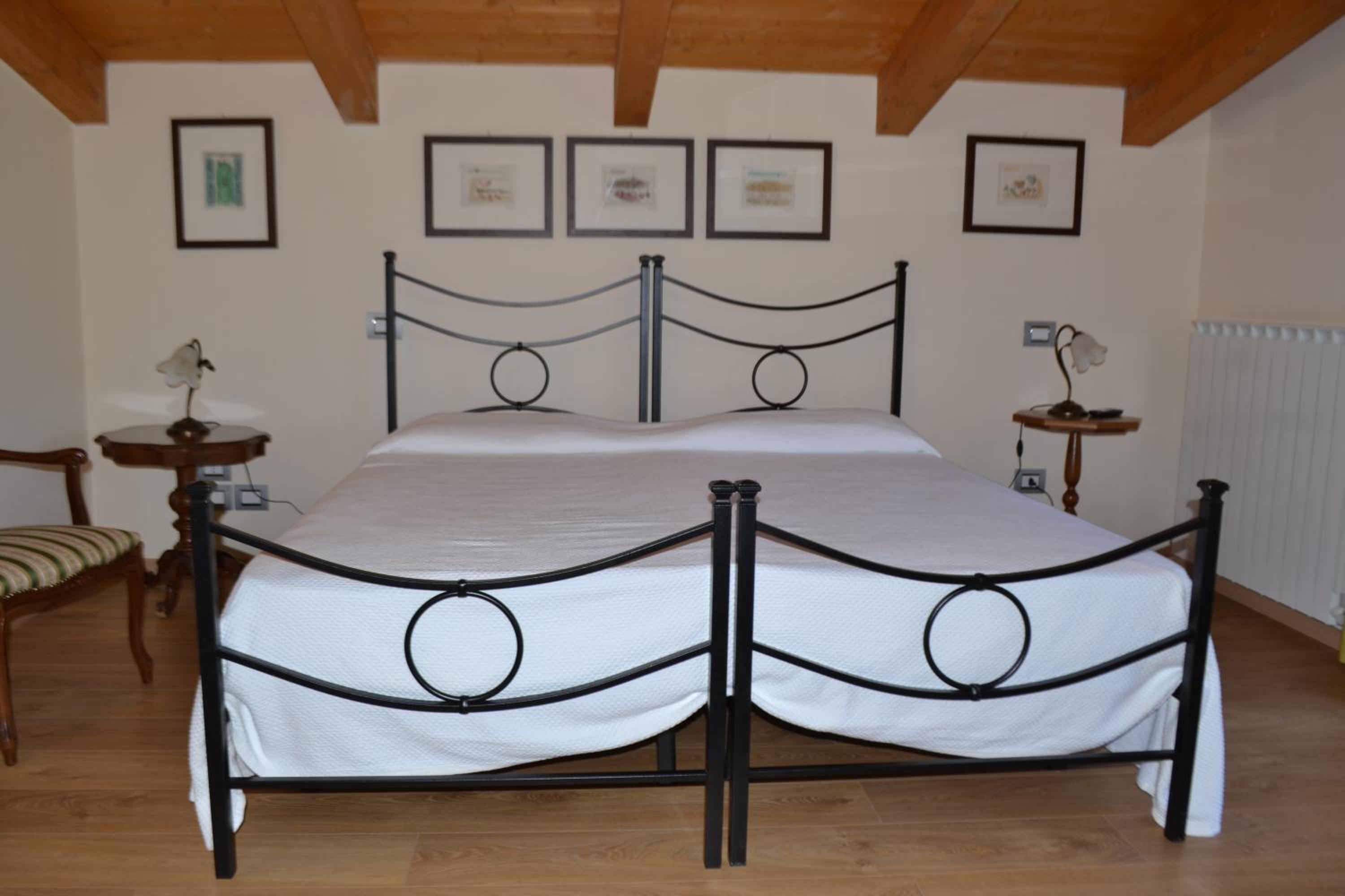 Double Room - Photo 12