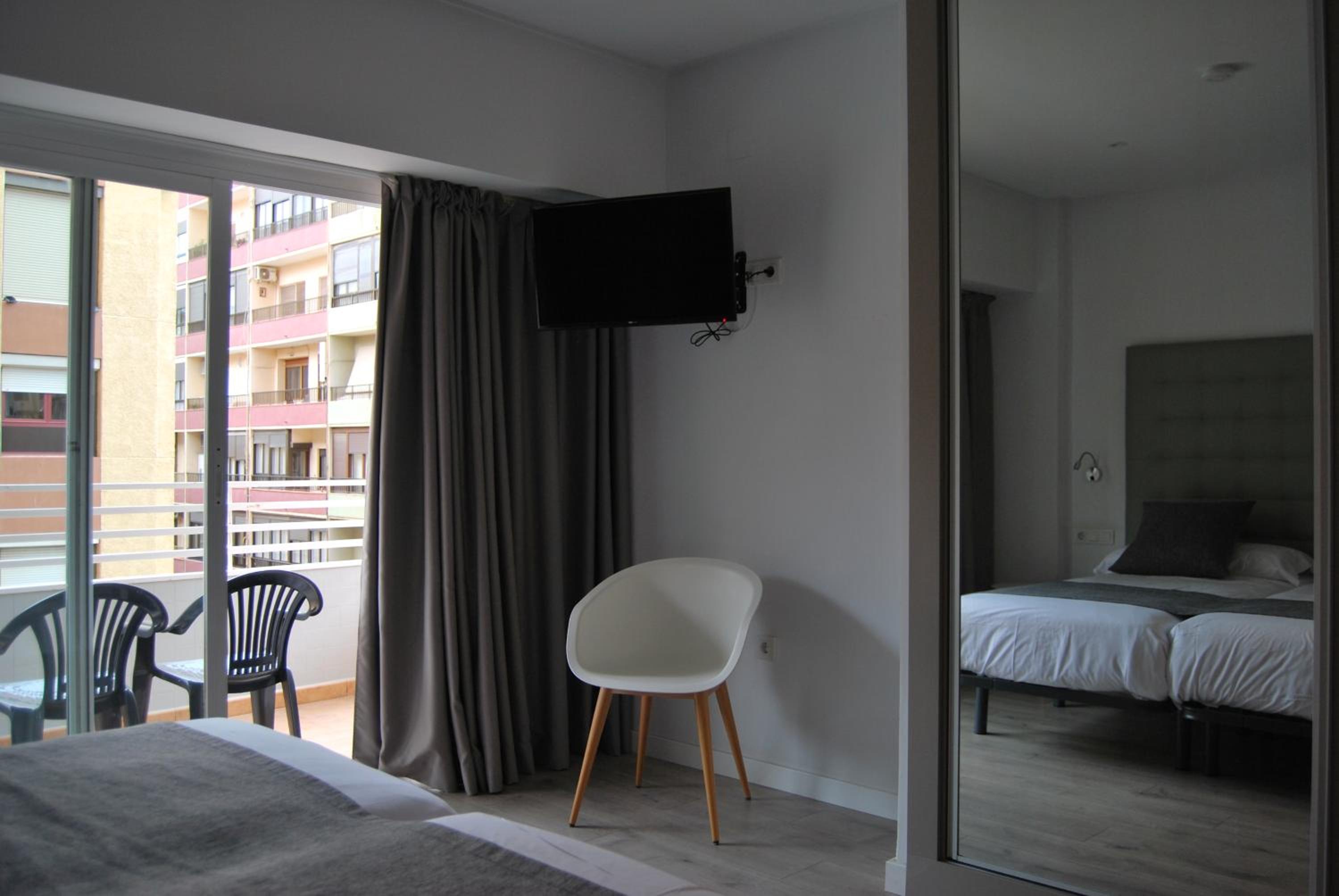Twin Room - Photo 7