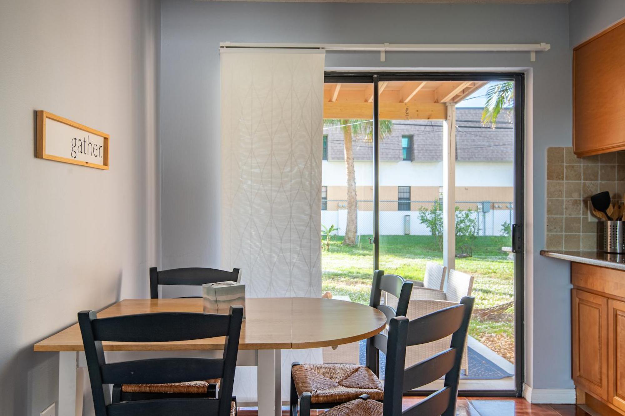 Apartment with Terrace - Photo 11