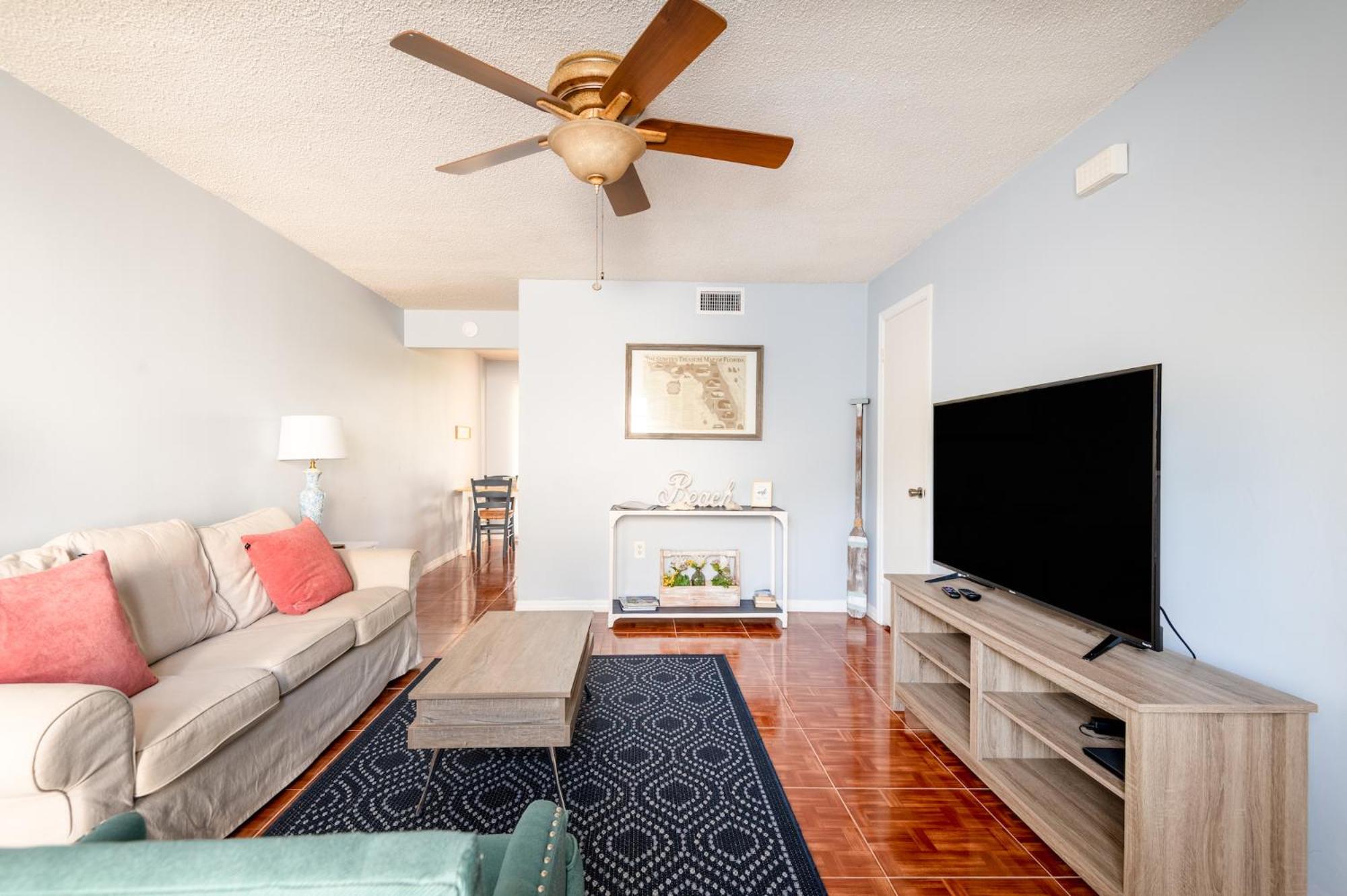 Apartment with Terrace - Photo 1