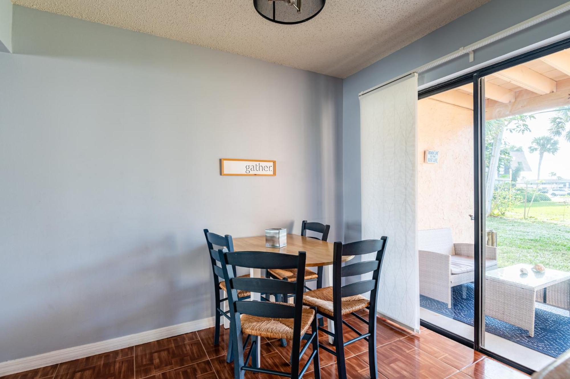 Apartment with Terrace - Photo 12
