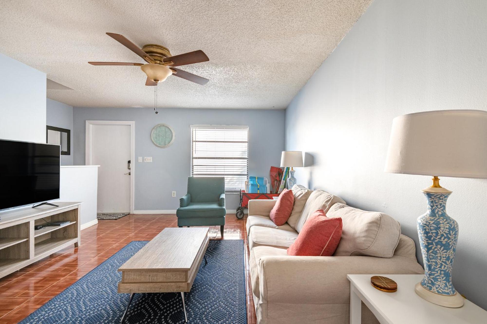 Apartment with Terrace - Photo 9