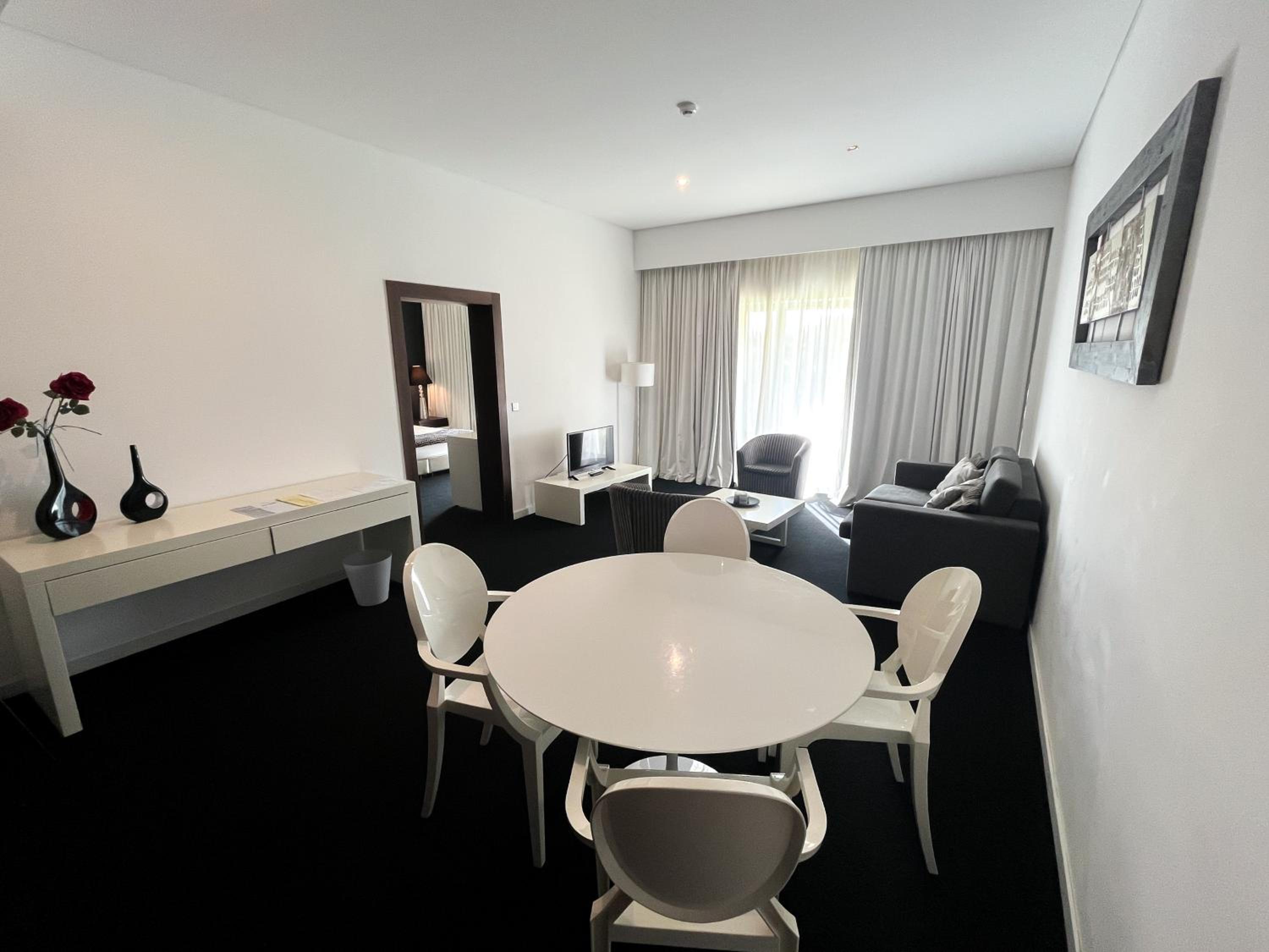 Standard Suite - Photo 7