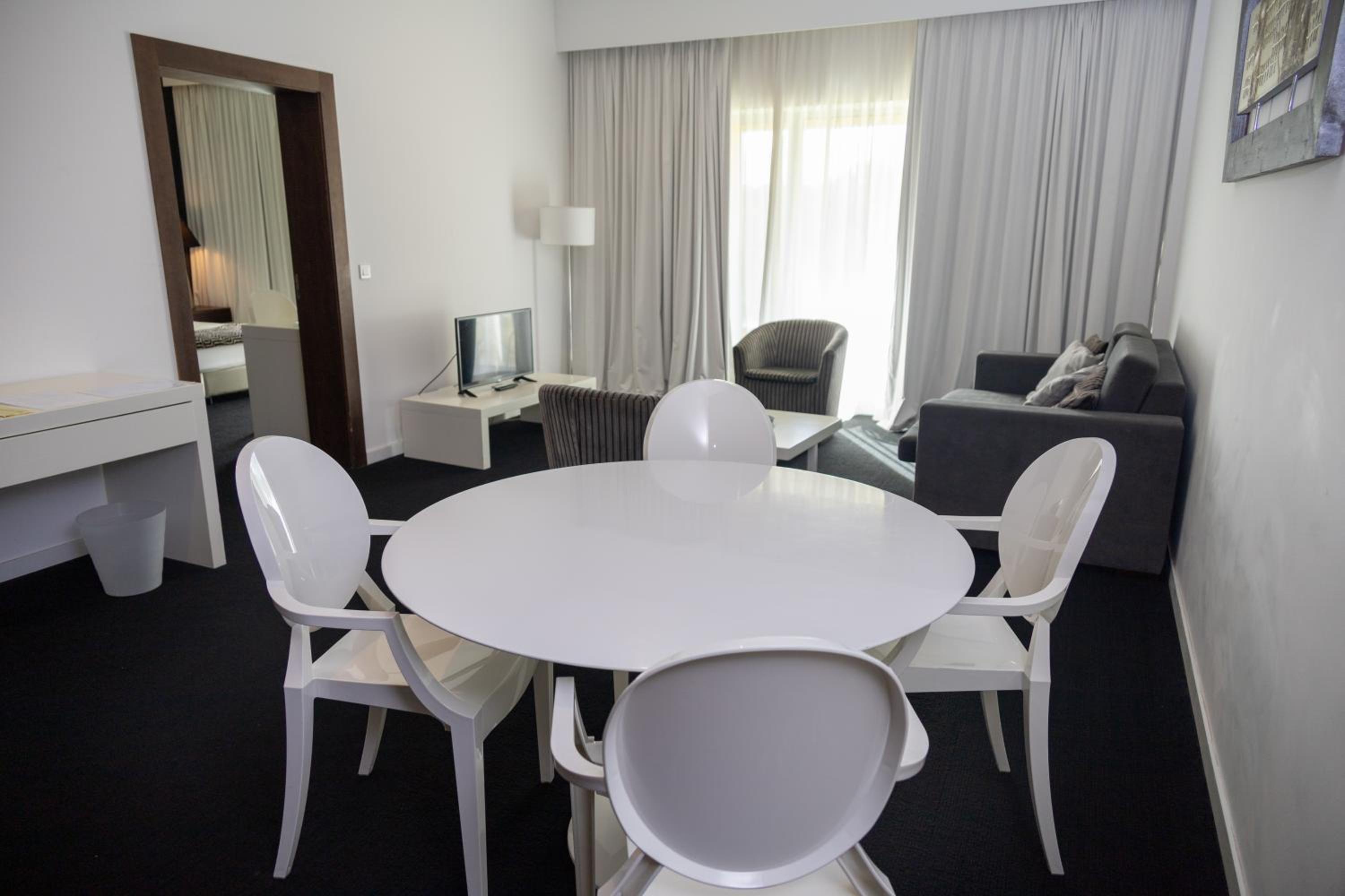 Standard Suite - Photo 2