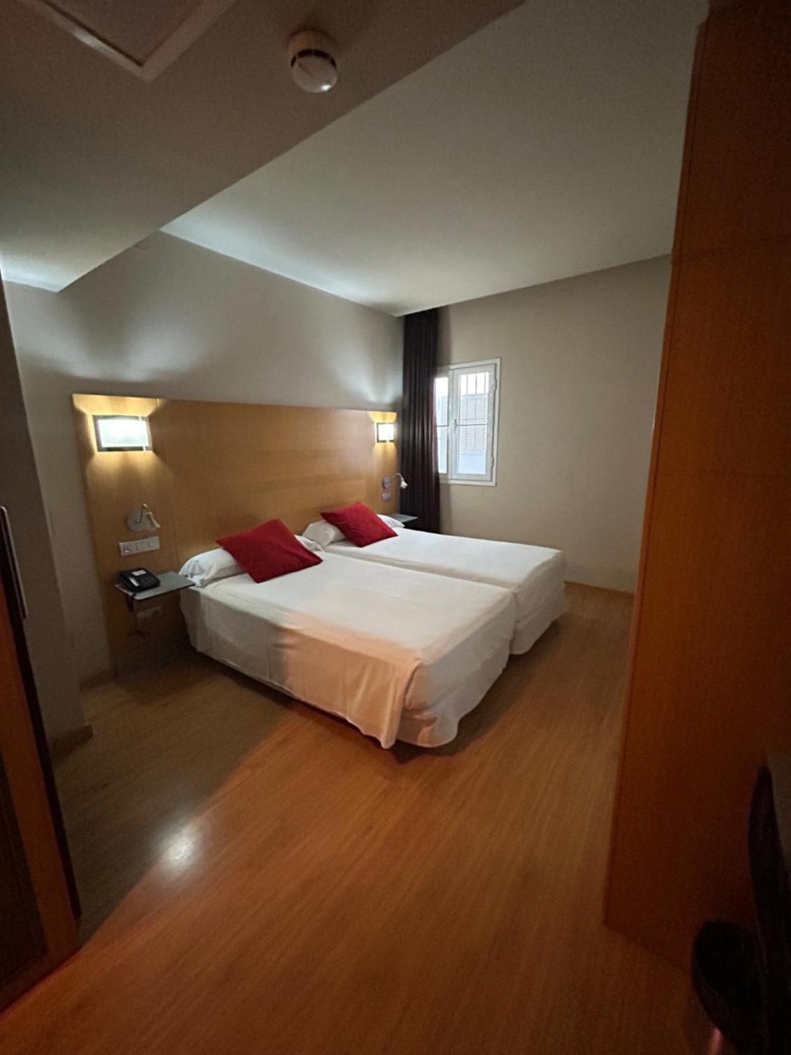 Double or Twin Room - Photo 2