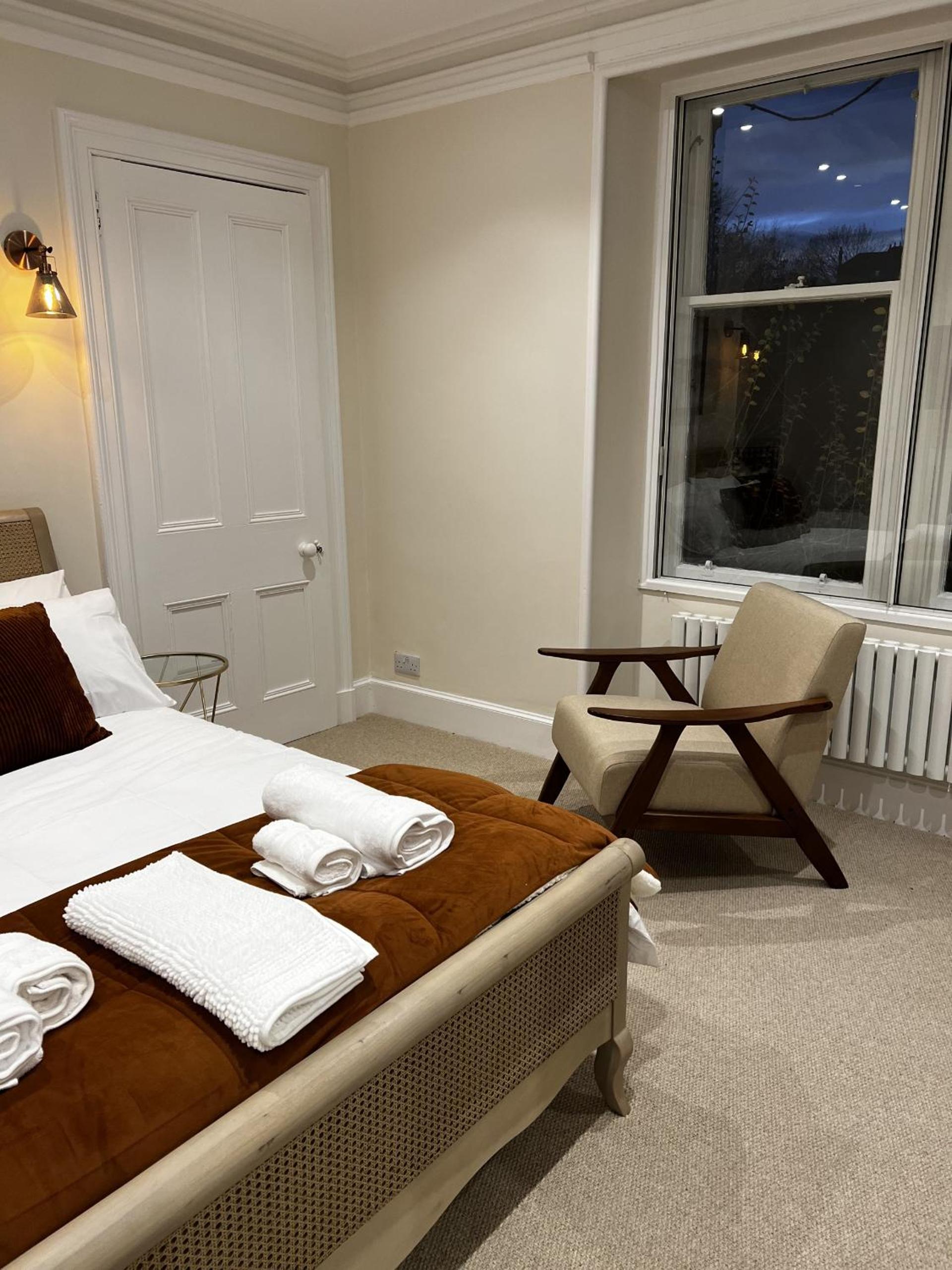 Deluxe Double Room with Shower photo 3