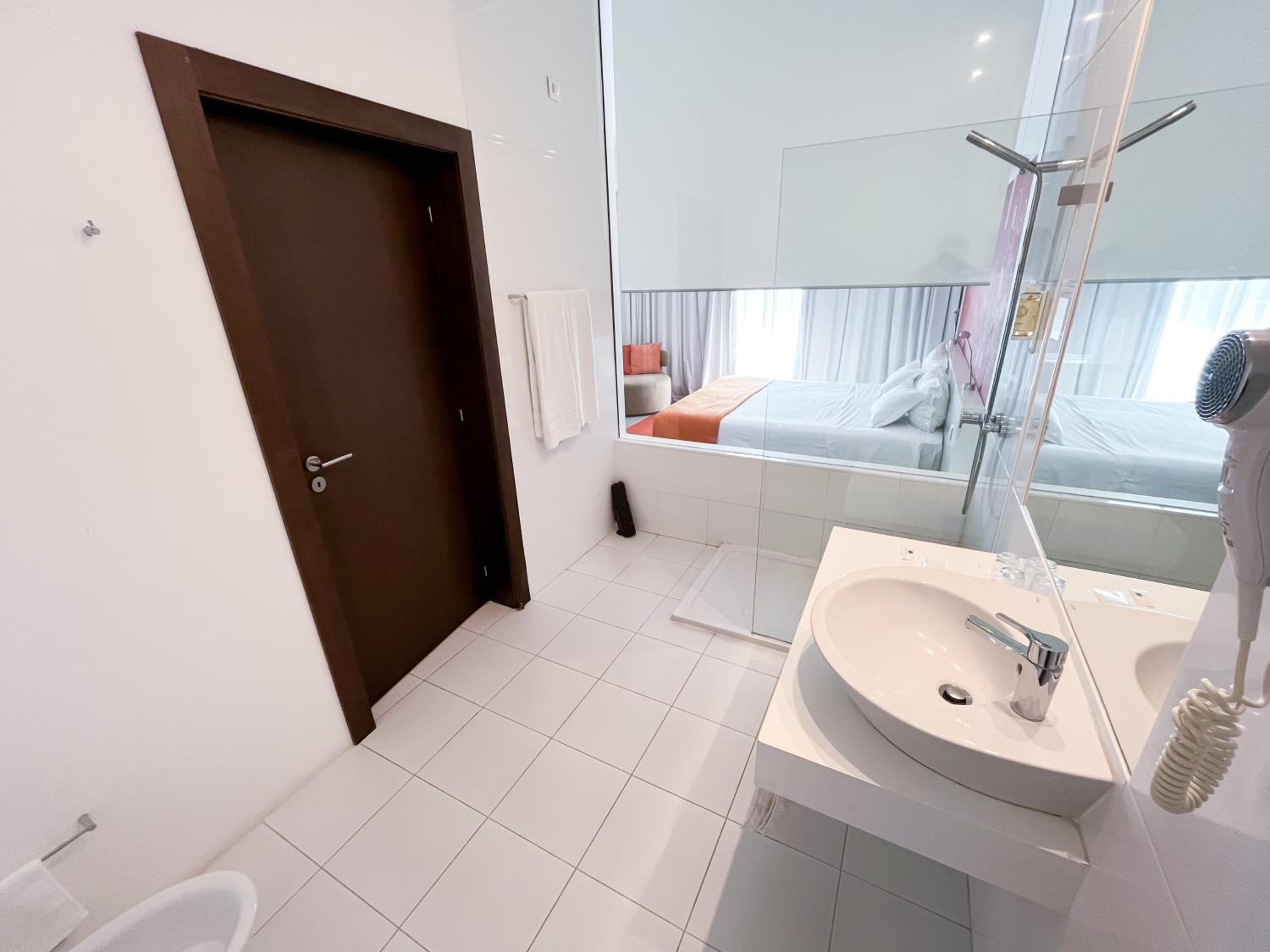 Standard Double Room - Photo 6