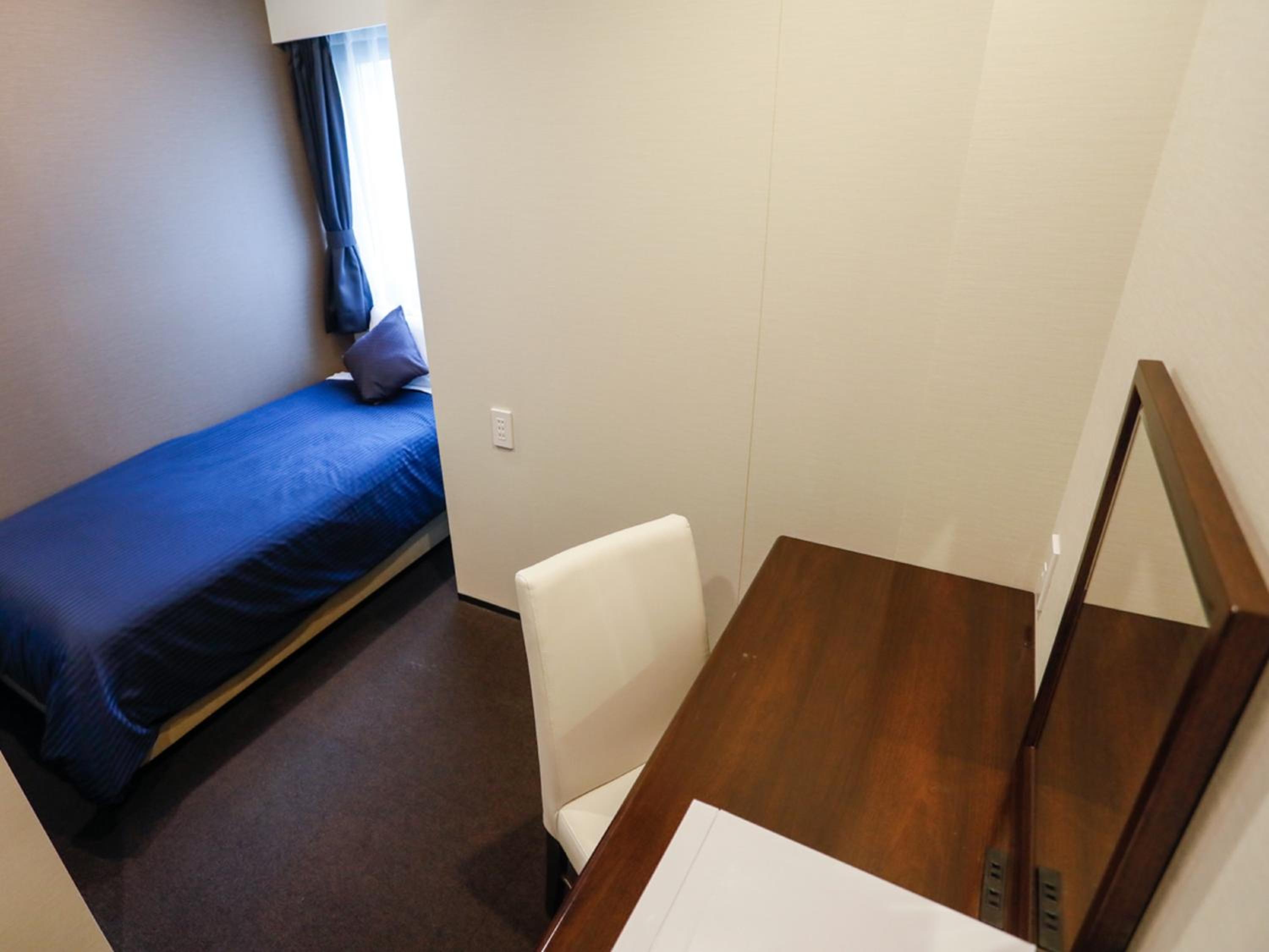 Small Single Room - Non-Smoking photo 3