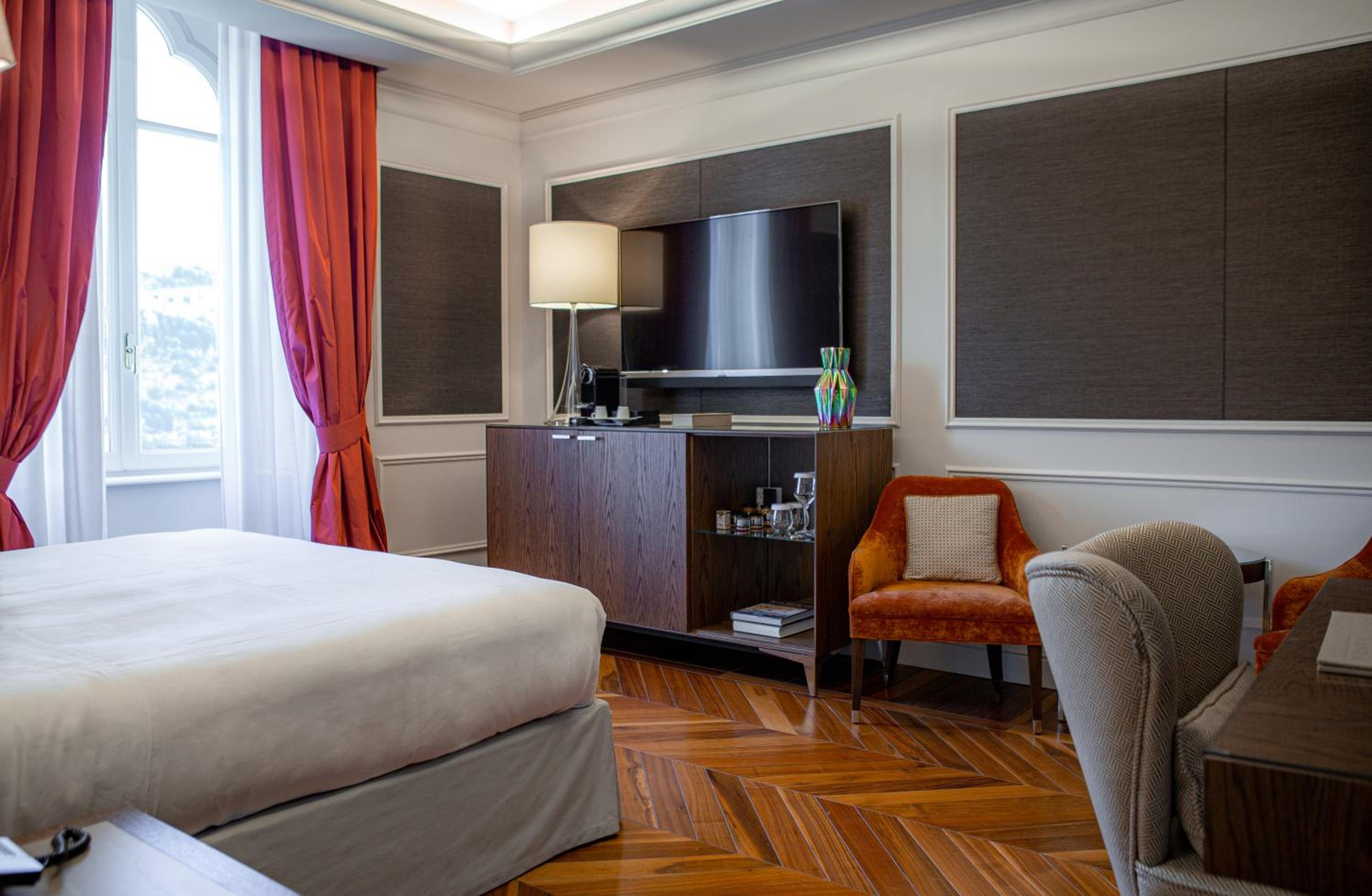 Premium Double Room with One Double Bed and 2 Adults Occupancy (Non Smoking) thumbnail 5