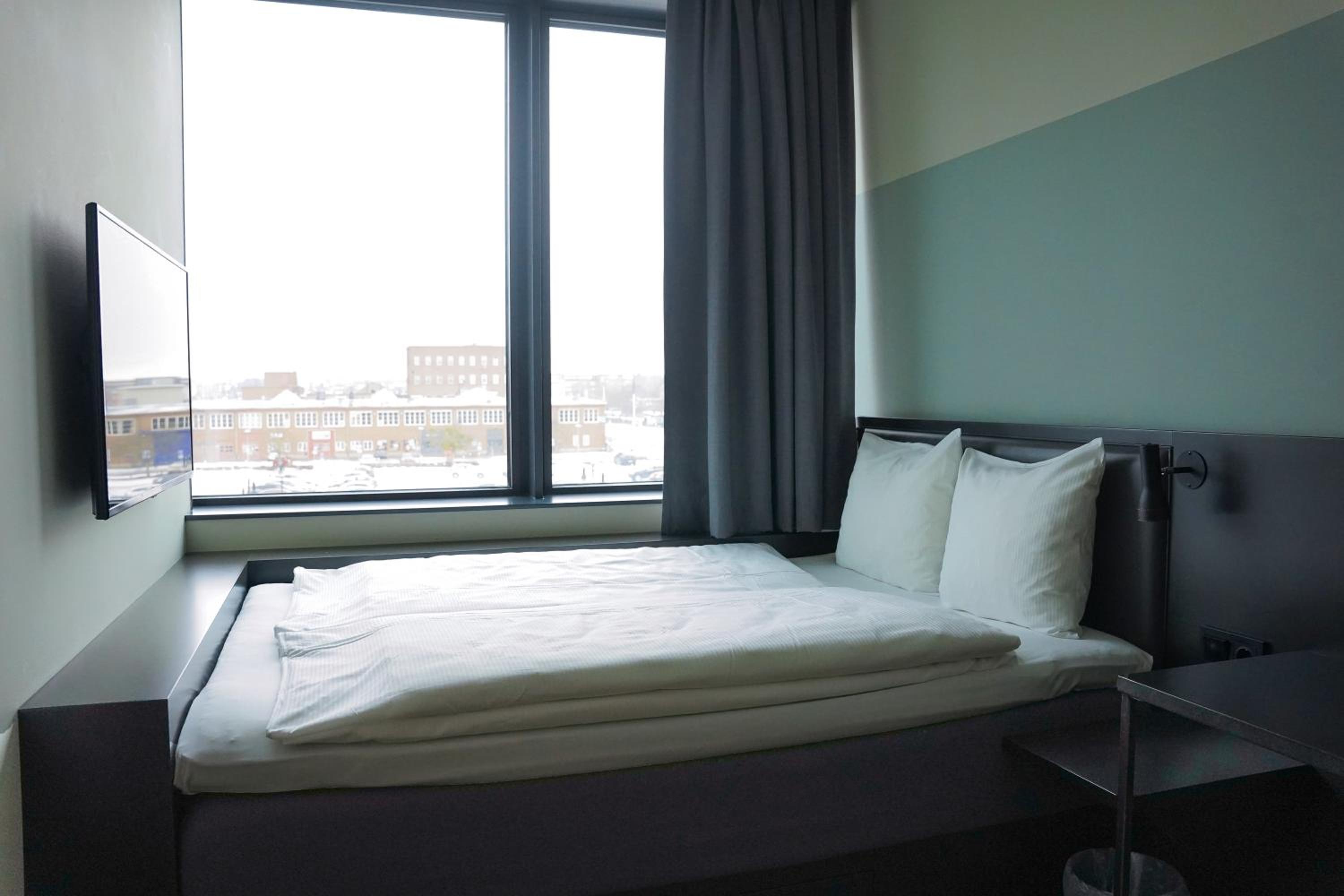 Compact Double Room (55 in bed) photo 3