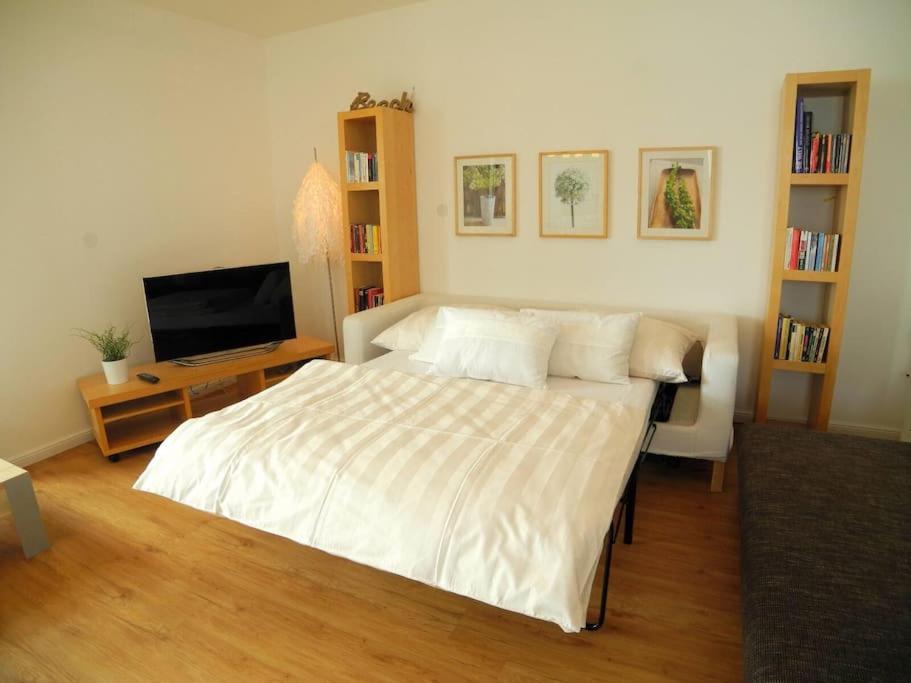 Five-Bedroom House photo 3