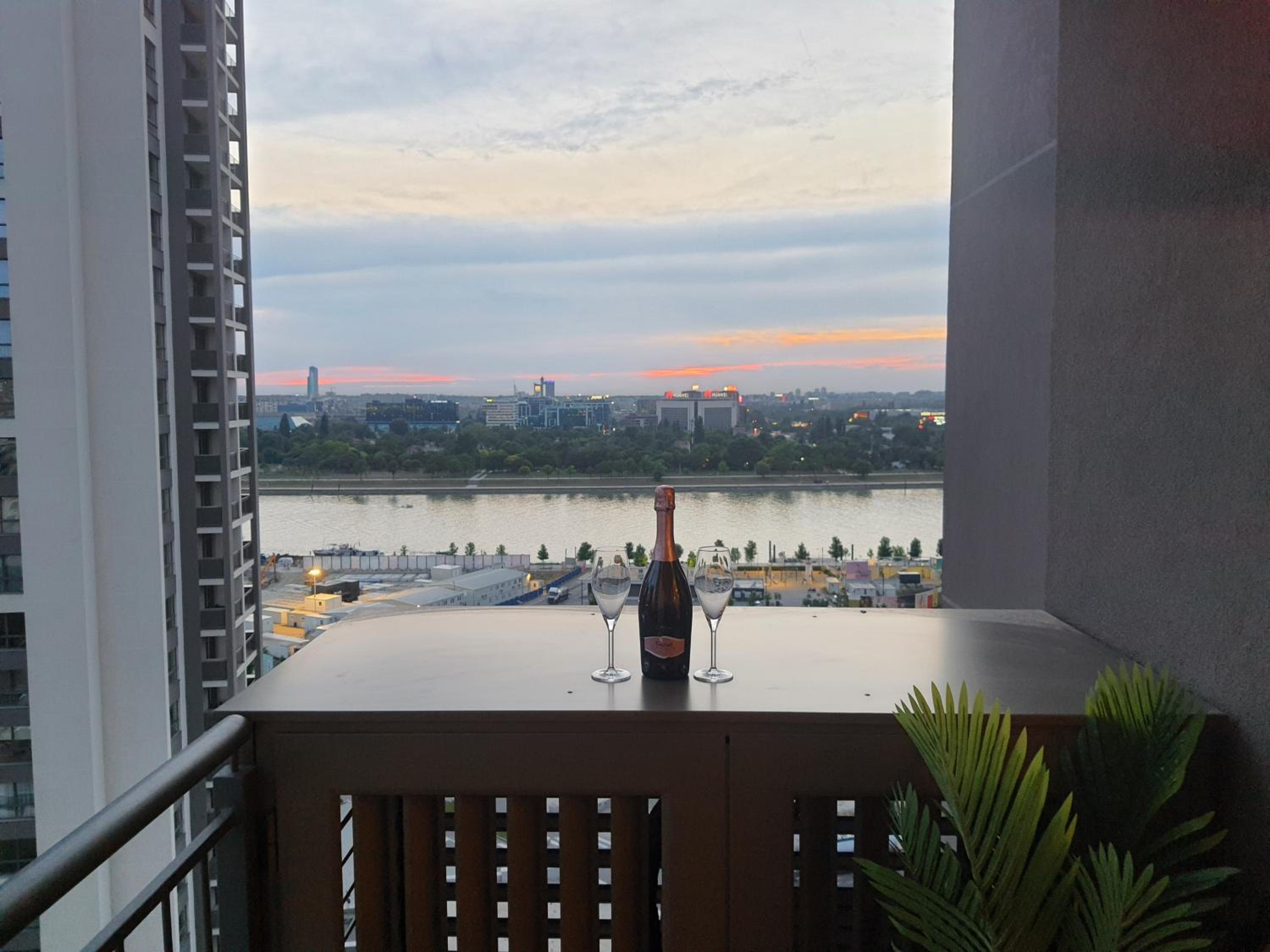 Apartment with Terrace - Photo 18