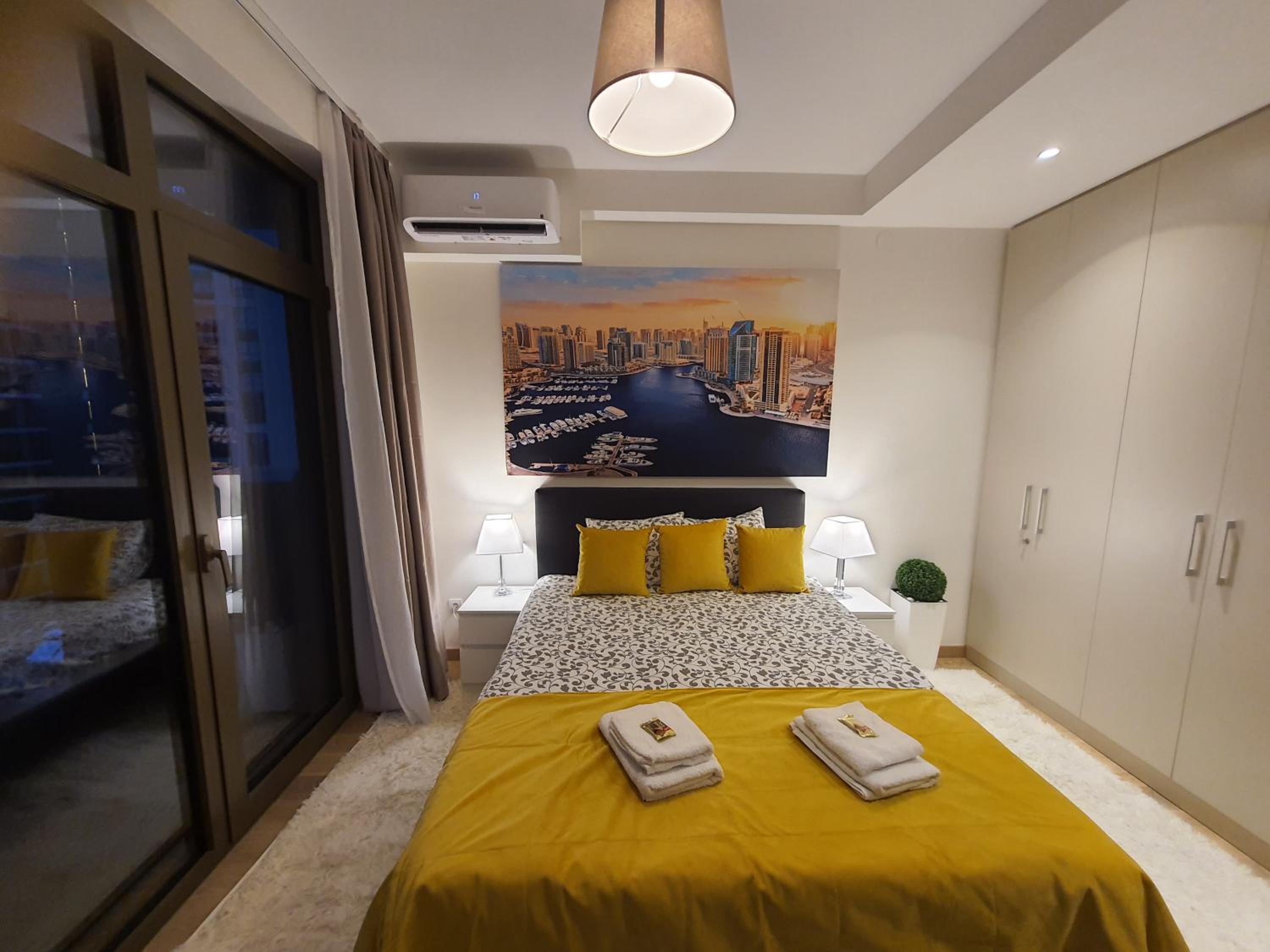 Apartment with Terrace - Photo 11