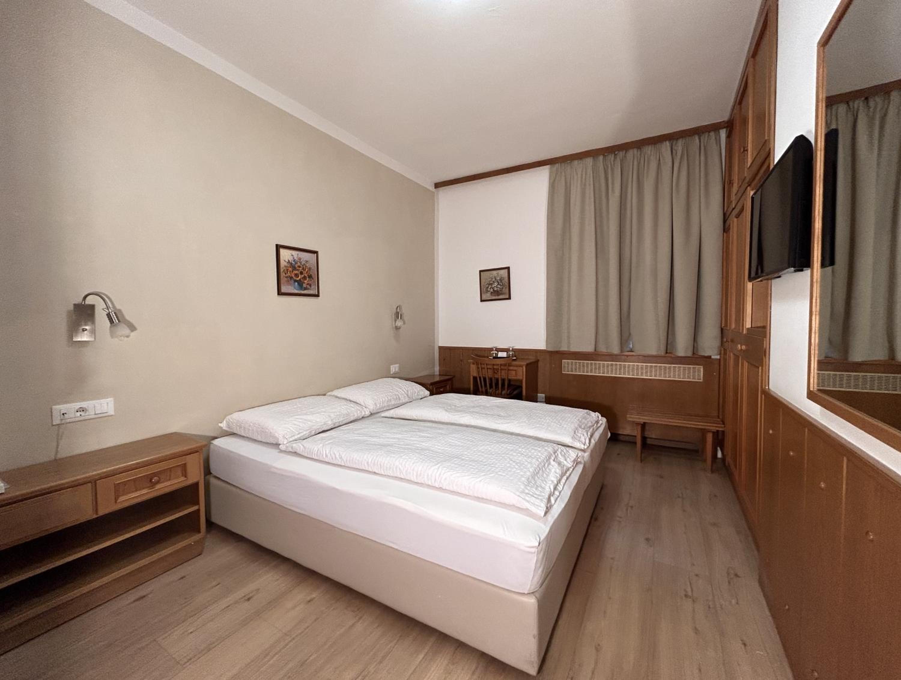 Standard Double Room photo 3