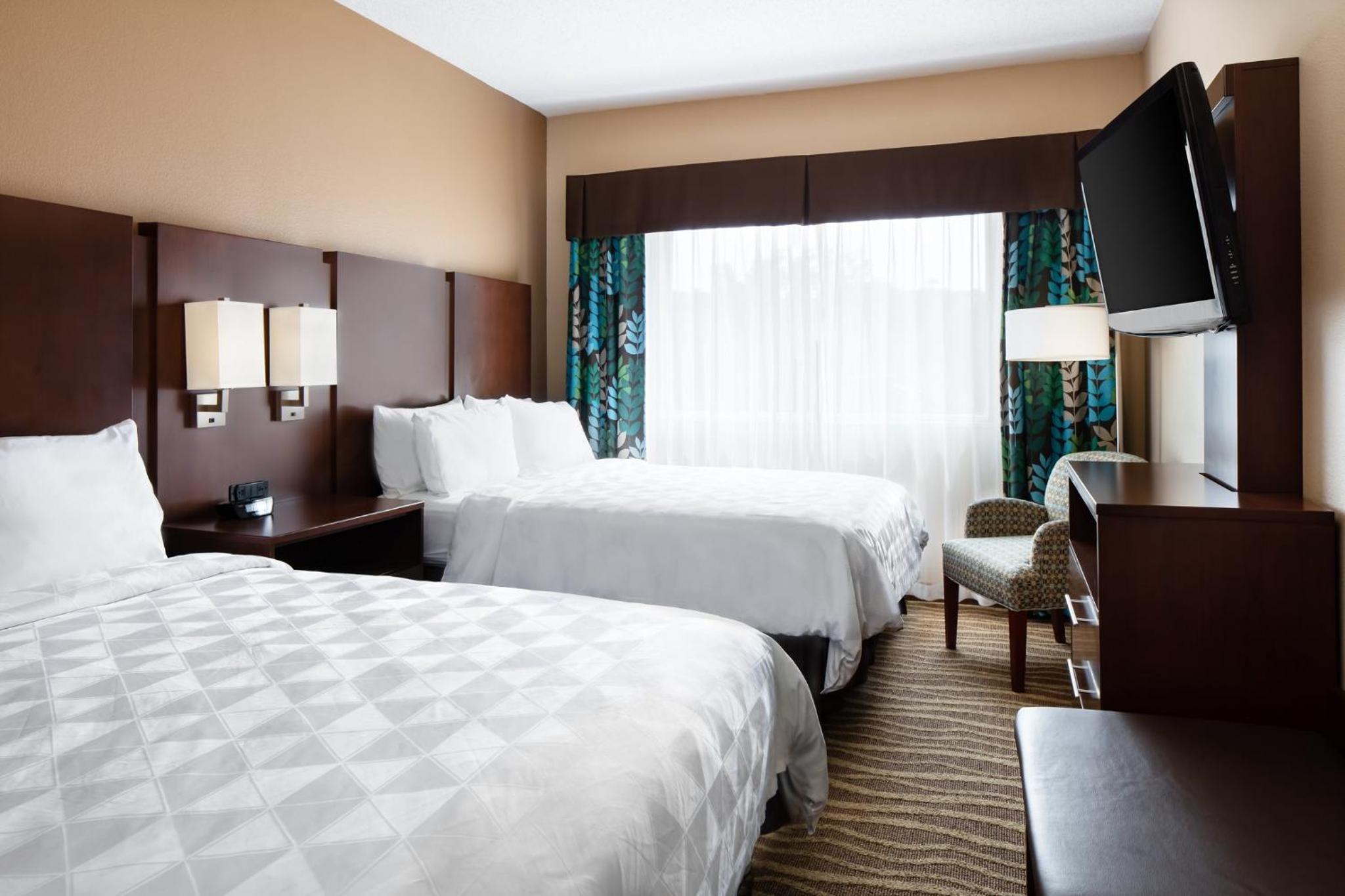 Queen Suite with Two Queen Beds - Photo 3