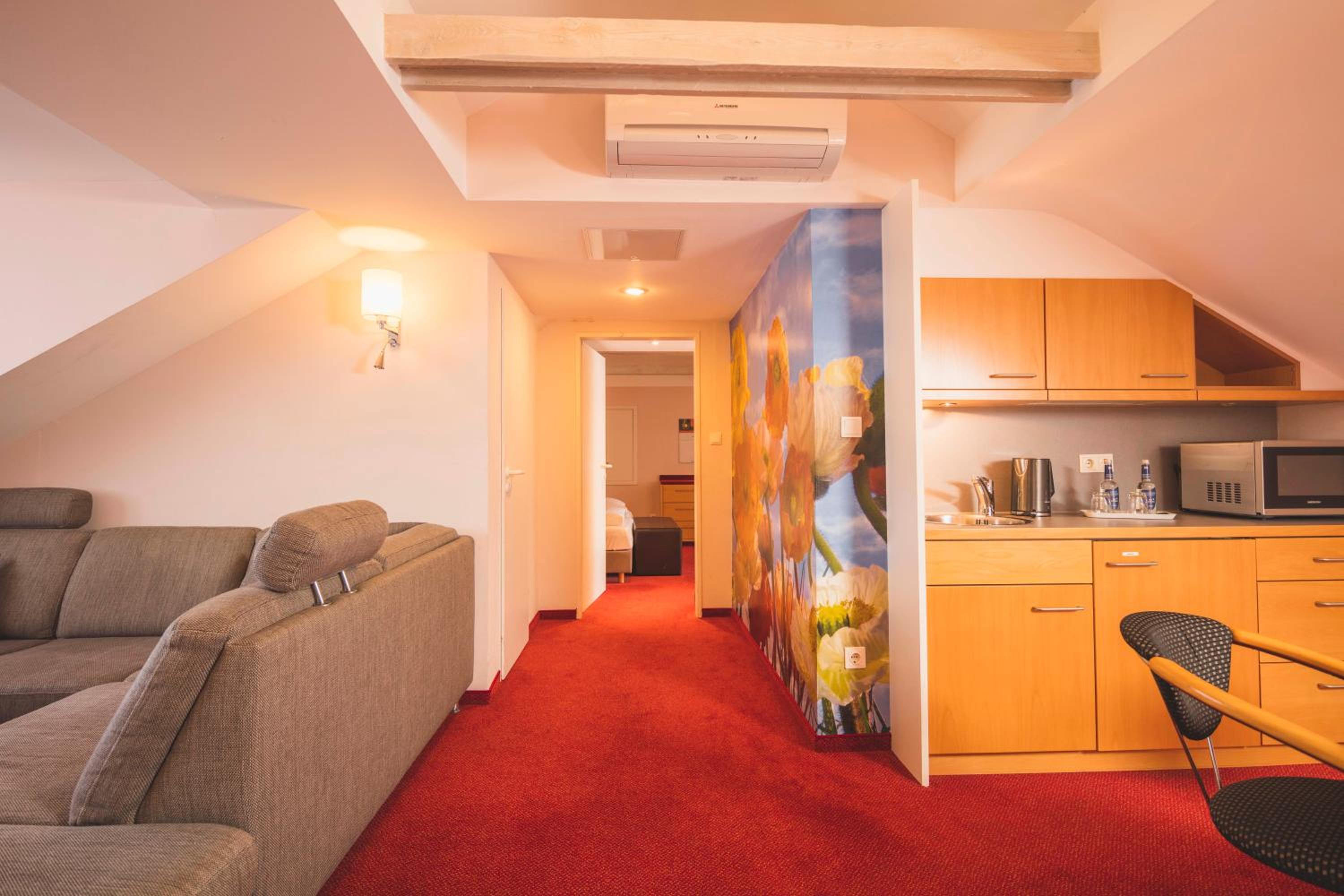 Suite - Photo 6