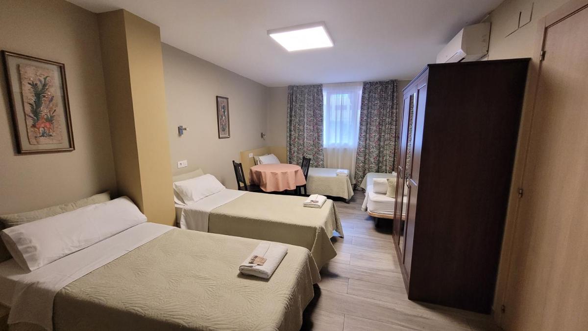 Quadruple Room with Private Bathroom photo 1