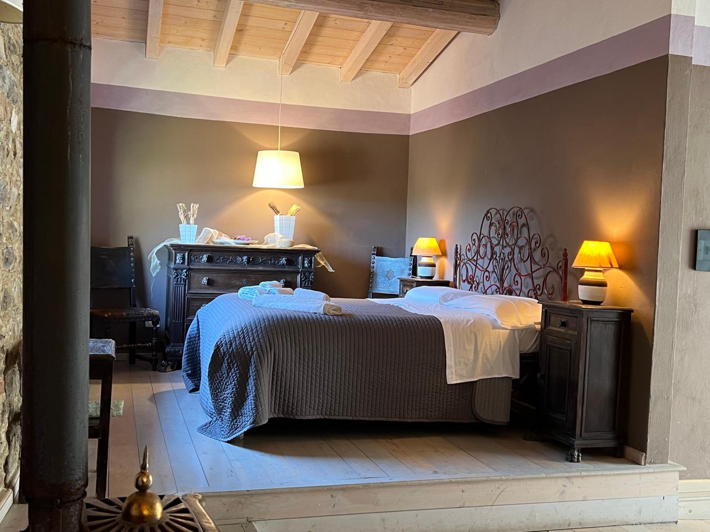 Six-Bedroom House photo 1