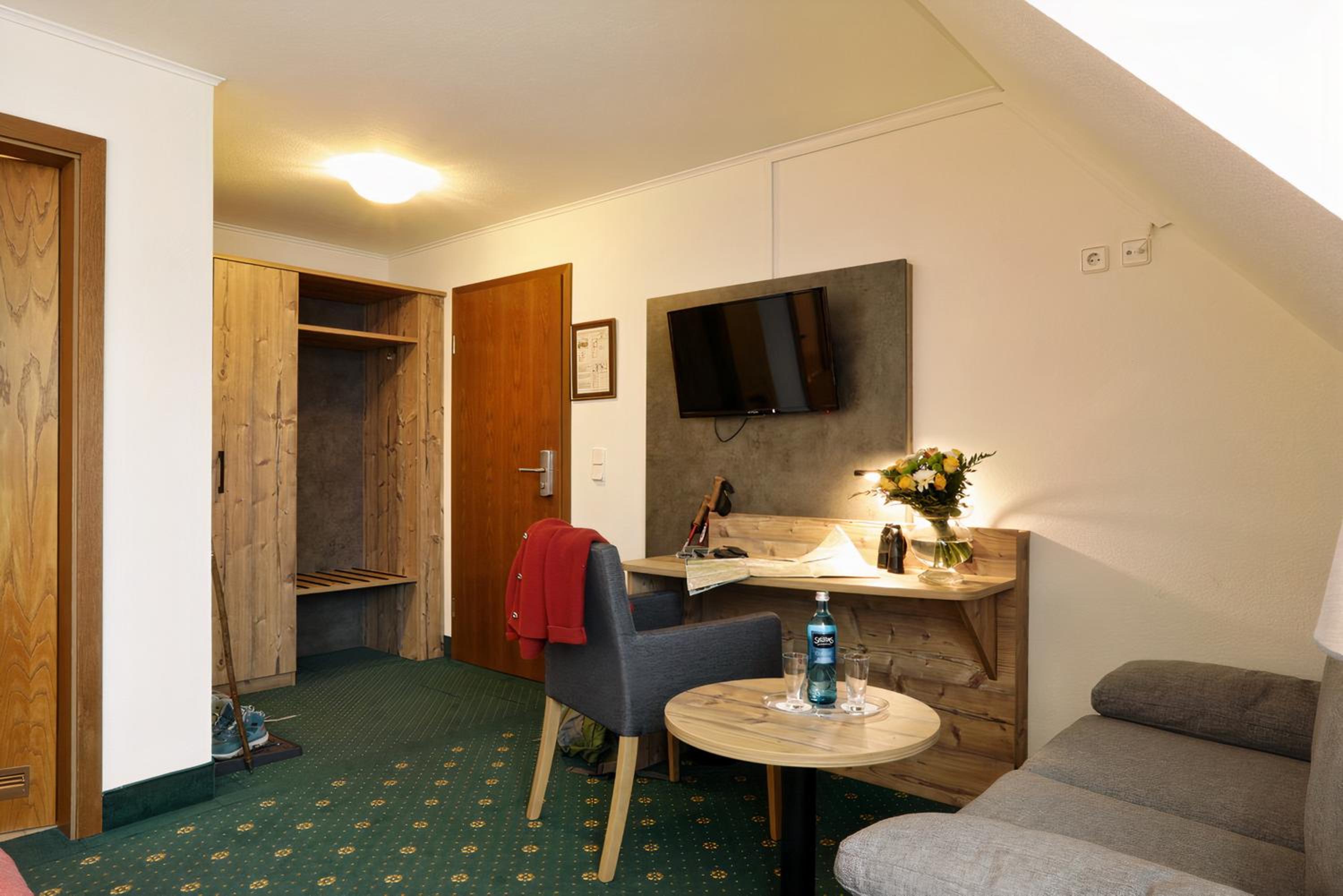 Double Room with Balcony photo 3