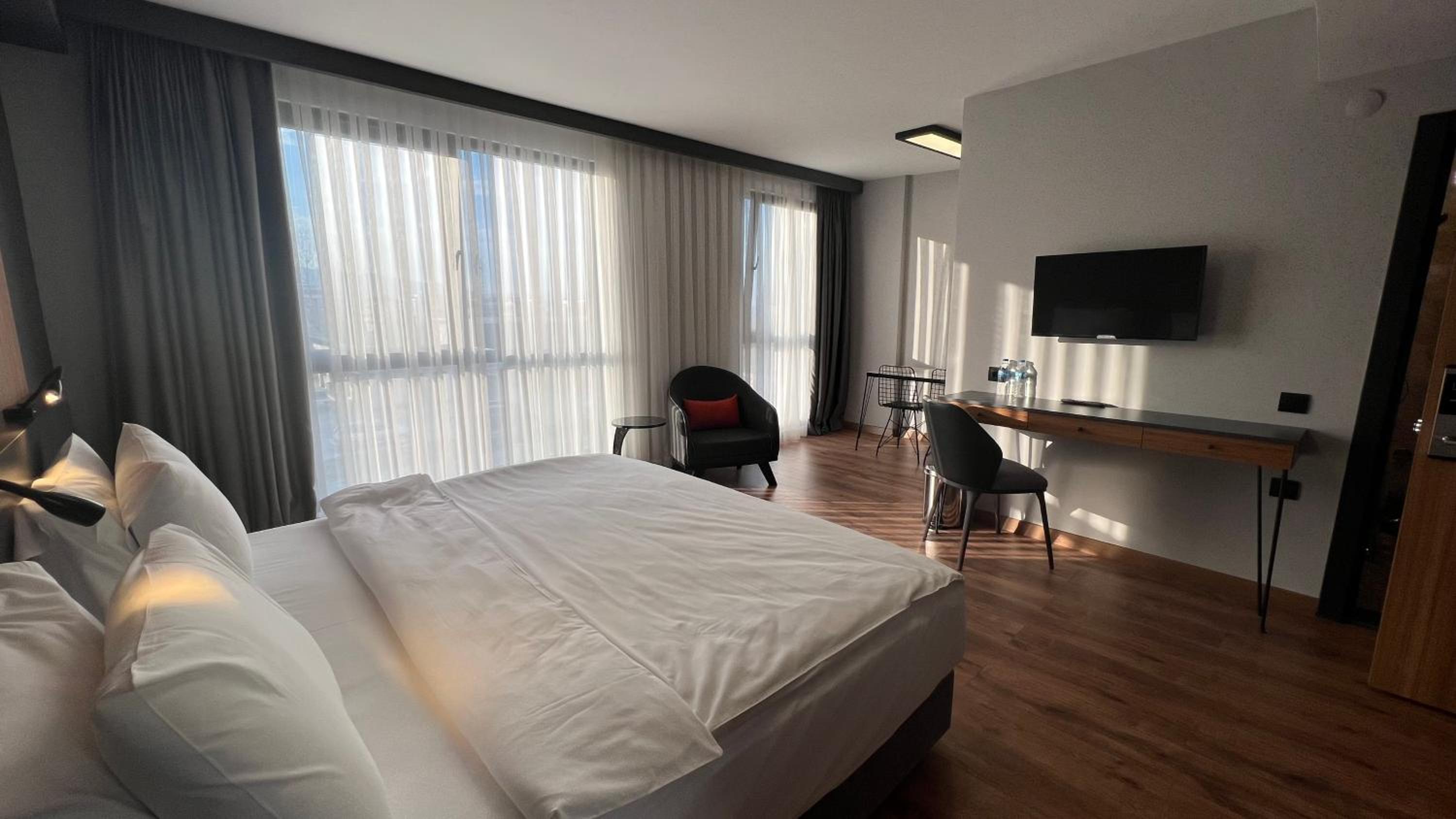 Deluxe Double or Twin Room photo 1