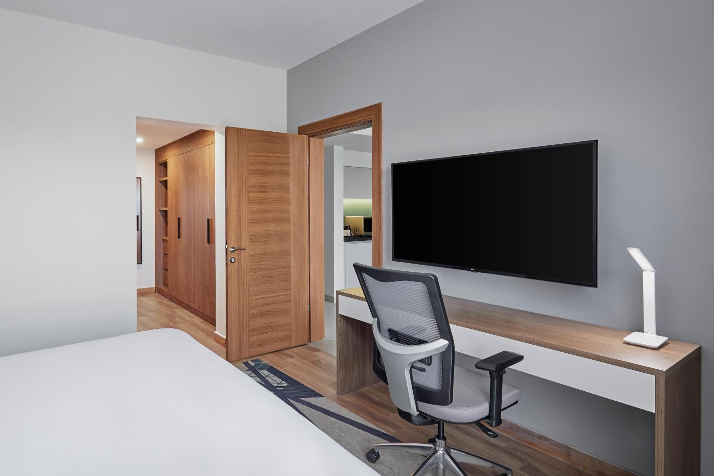One-Bedroom King Suite with Garden View