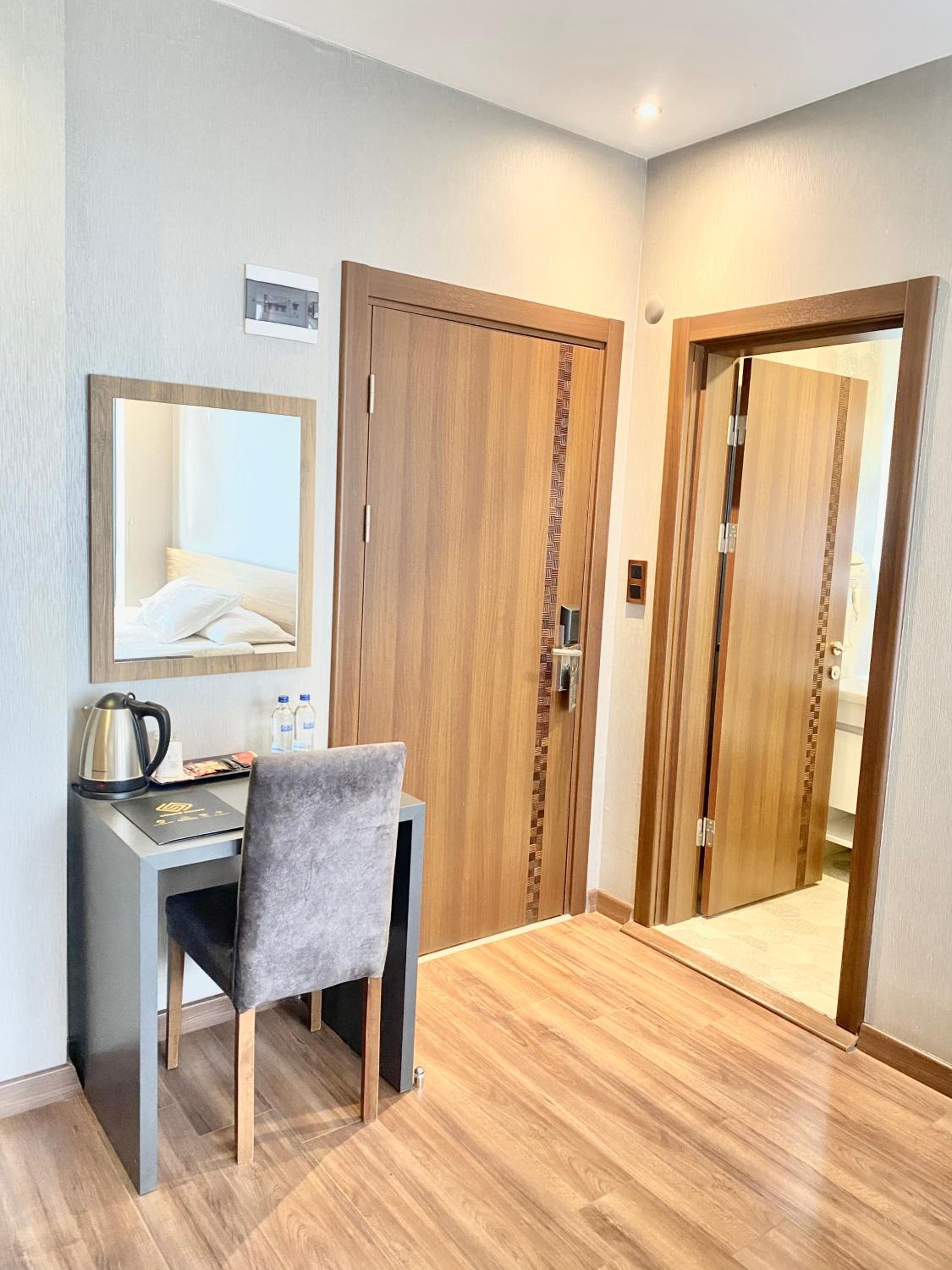 Standard Double Room - Photo 8