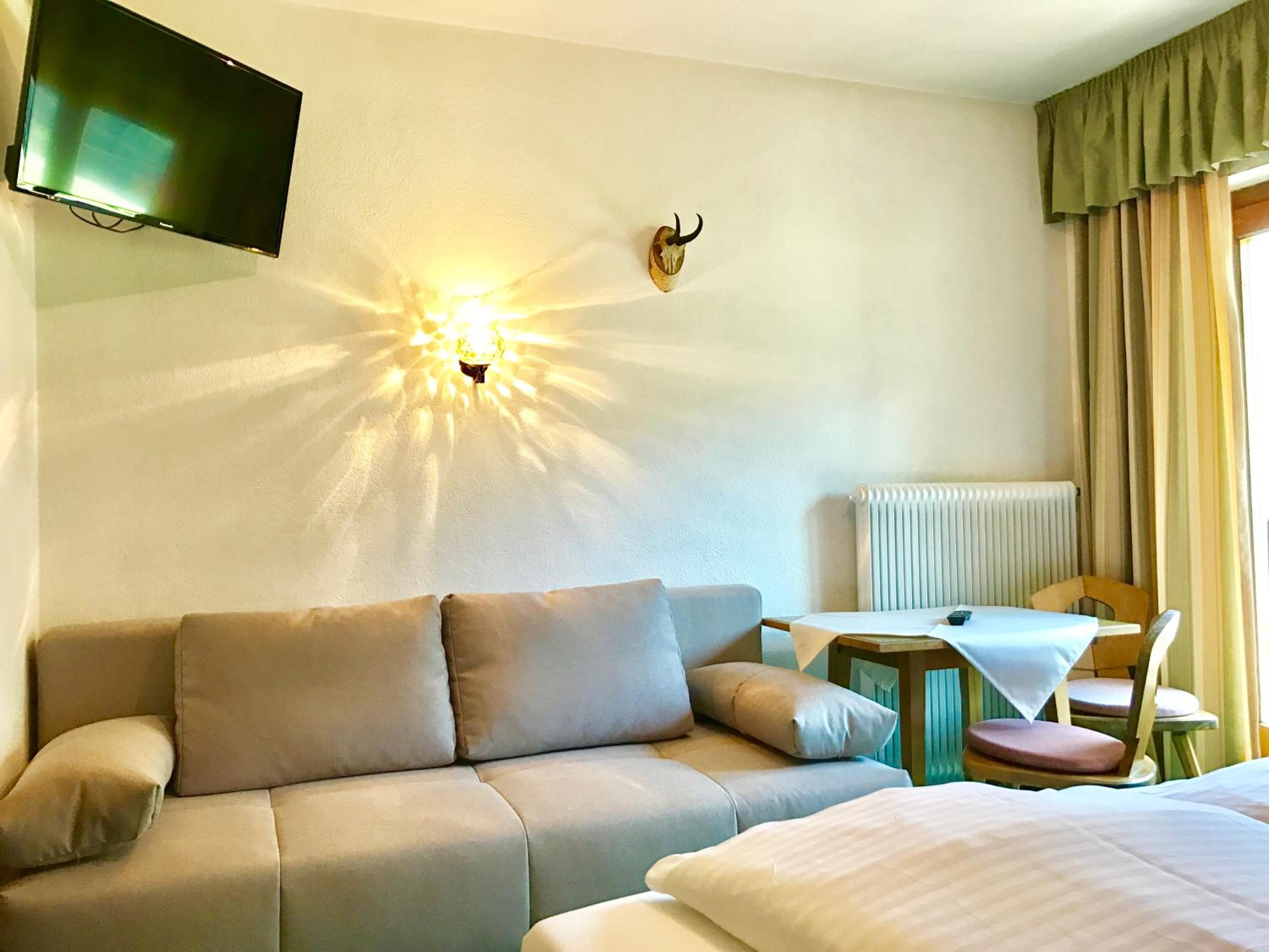 Double Room with Balcony - Photo 5