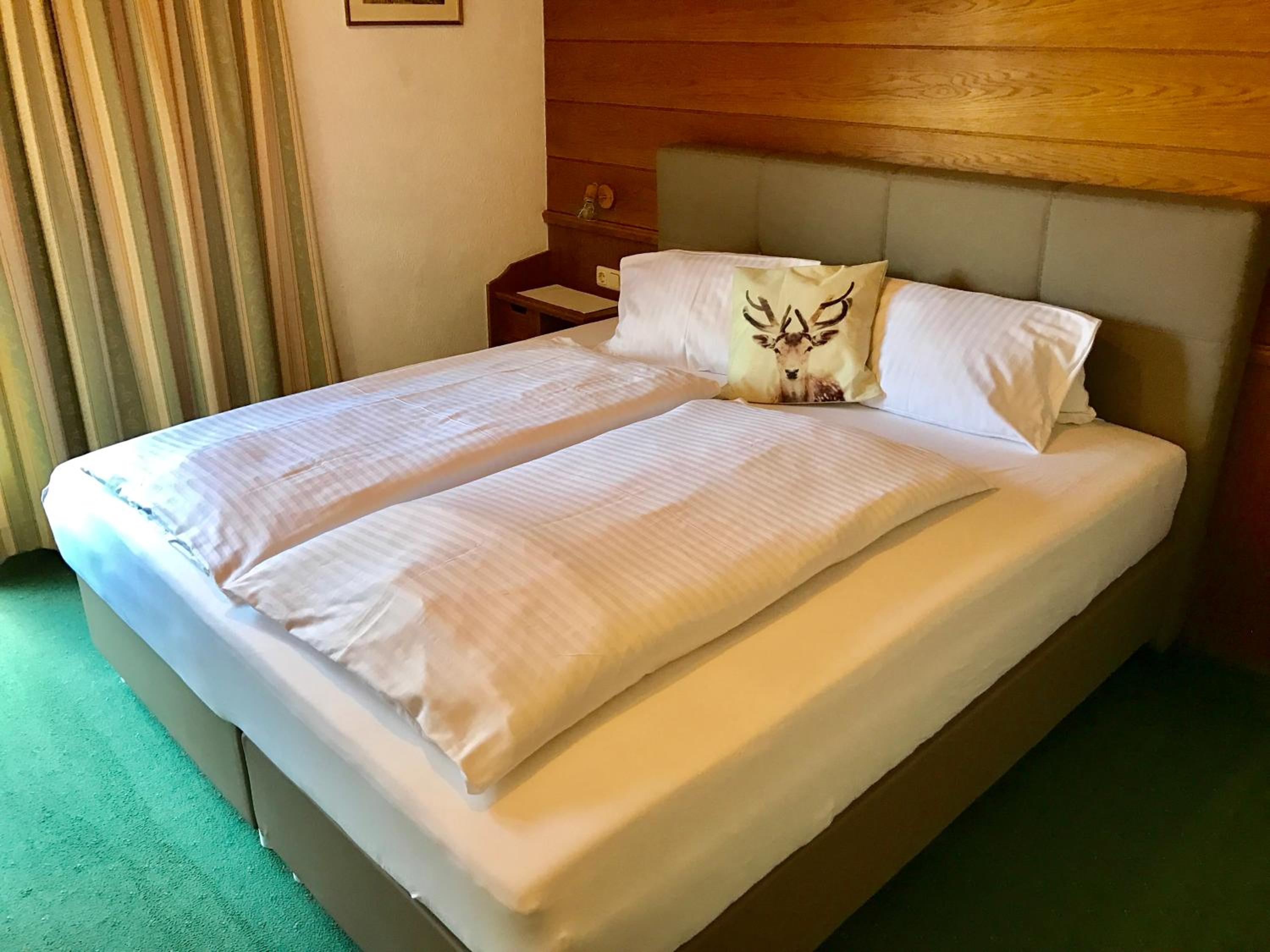 Double Room with Balcony - Photo 3