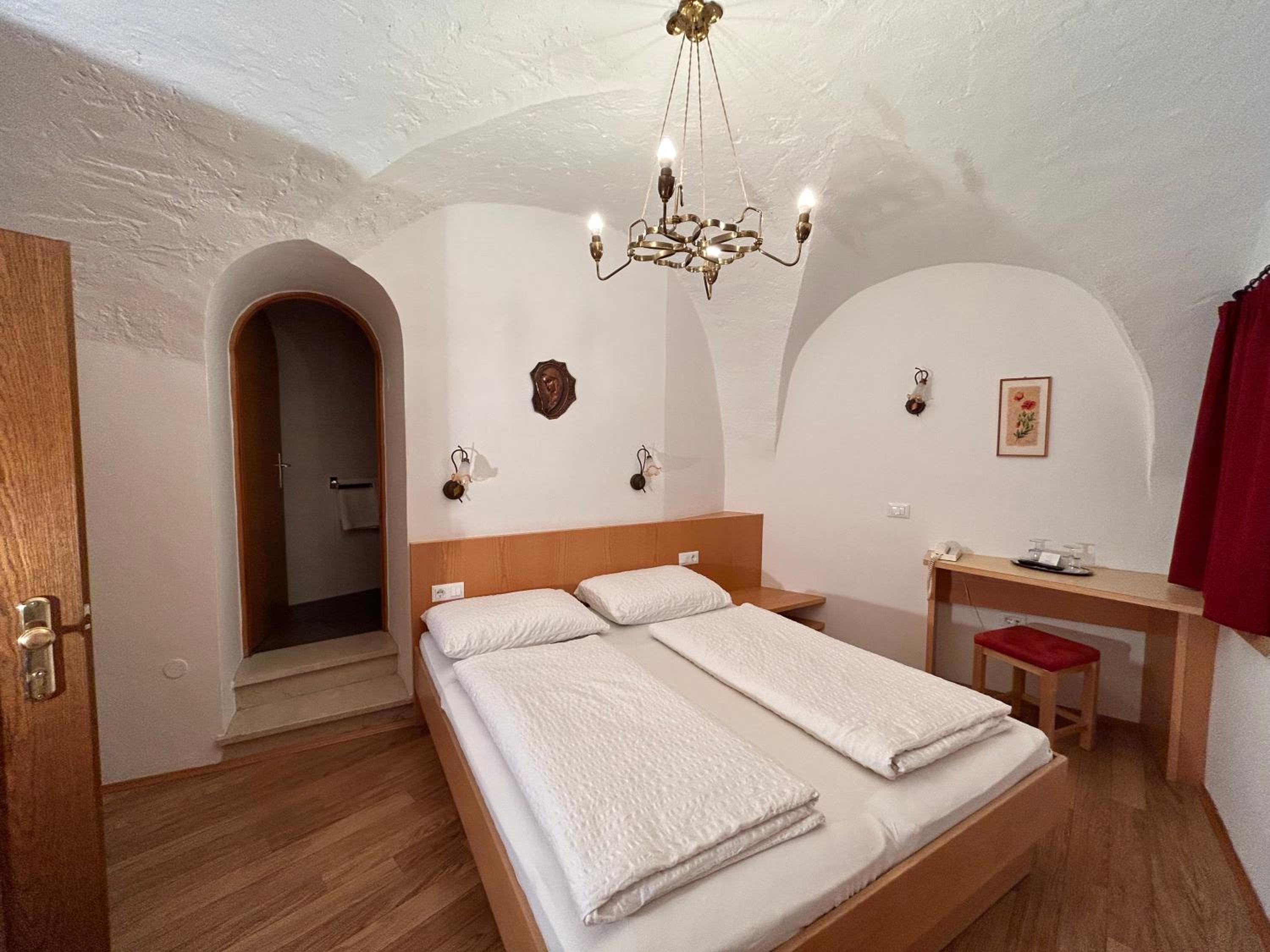 Economy Double Room photo 1