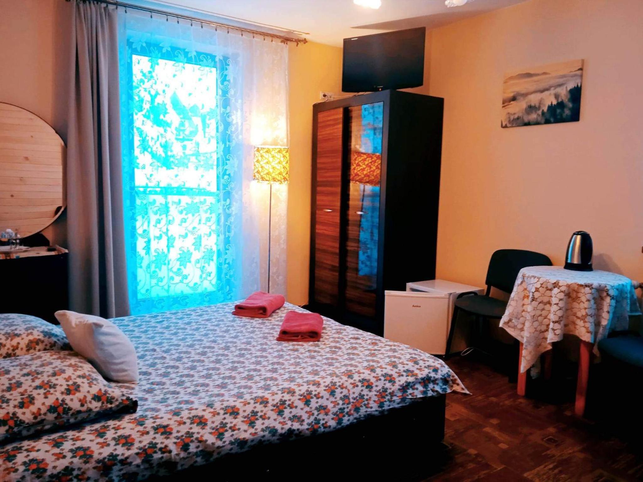 Large Double Room - Photo 3