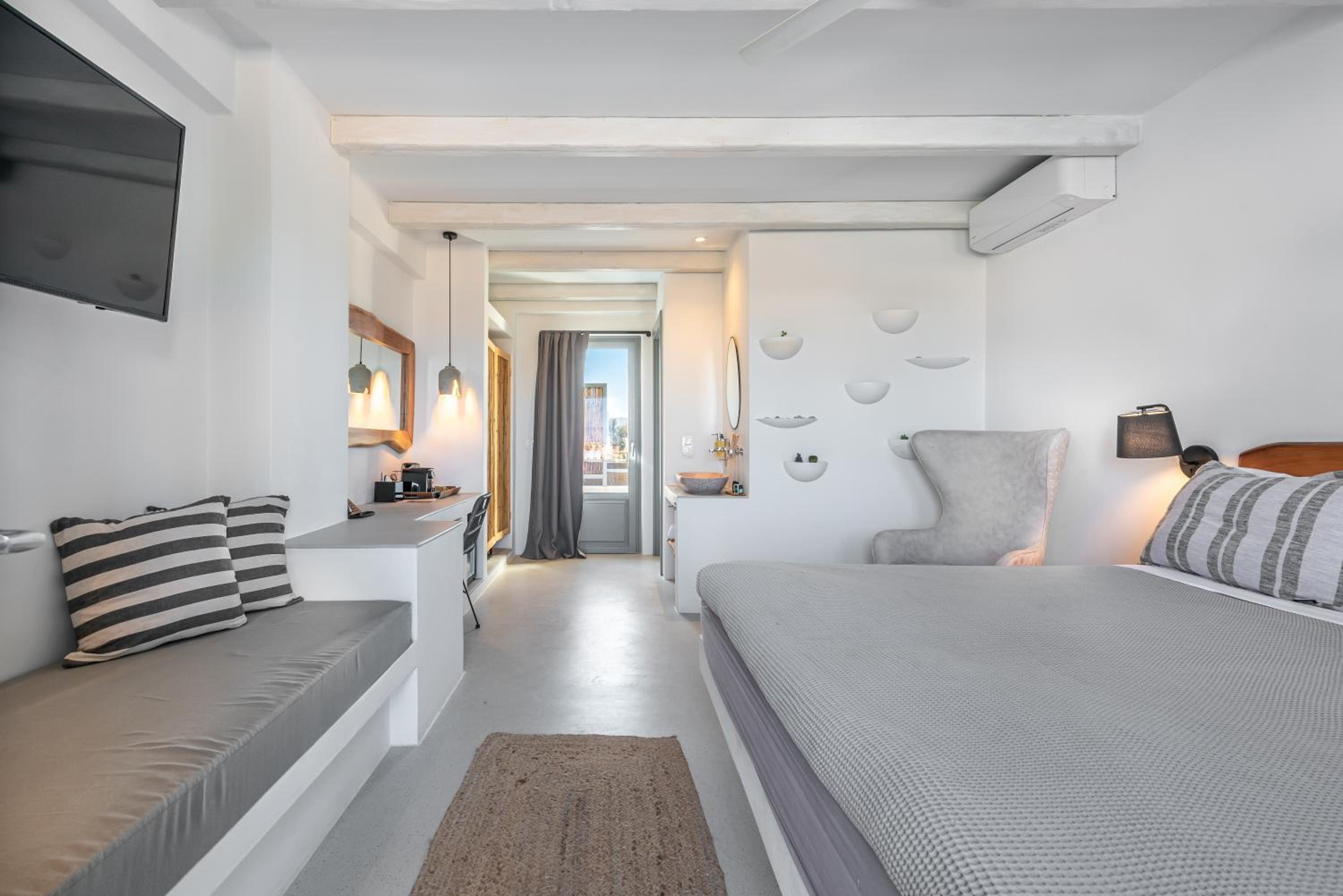 Suite with Private Plunge Pool & Sea View