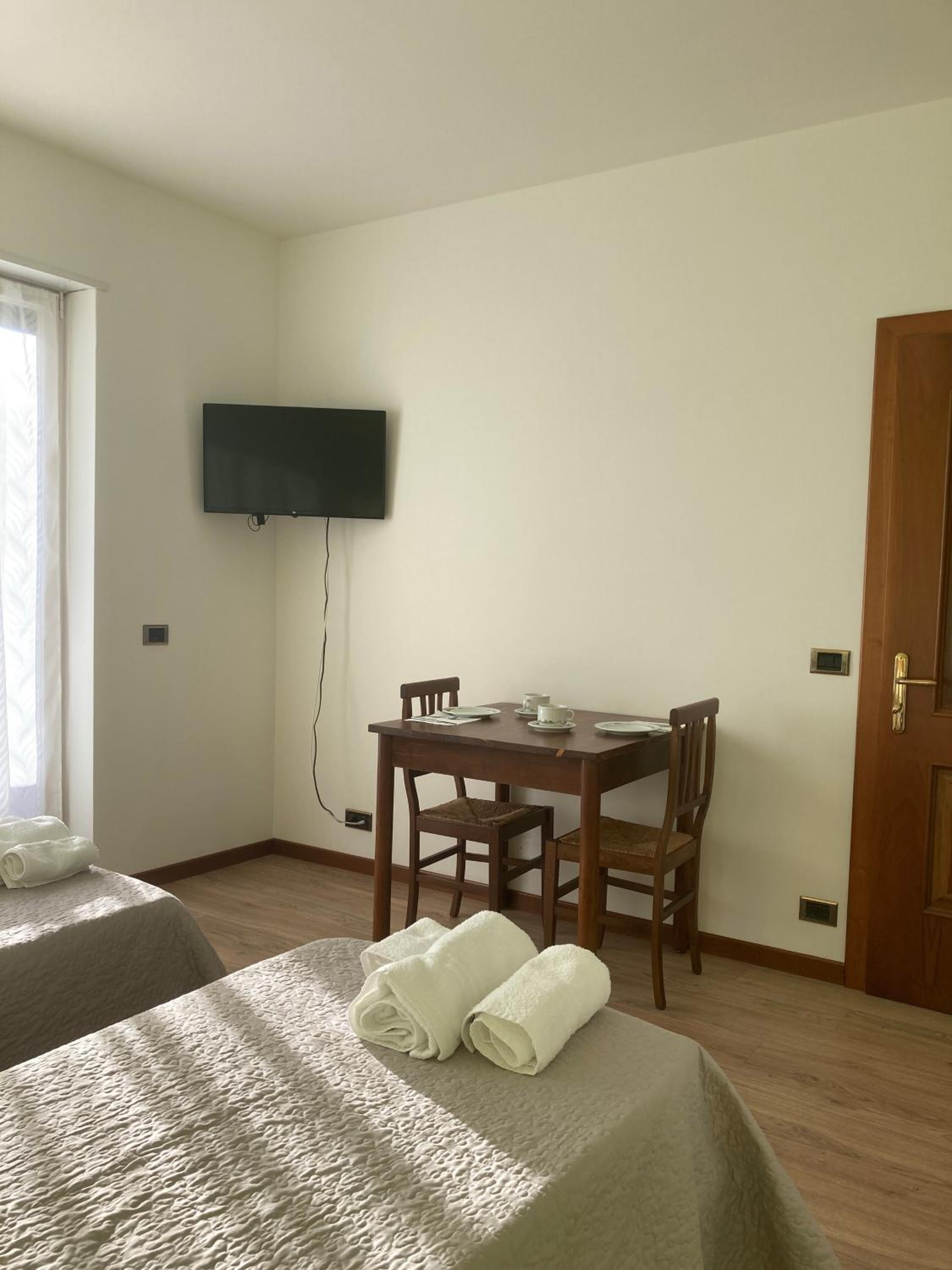 Quadruple Room with Private Bathroom - Photo 2