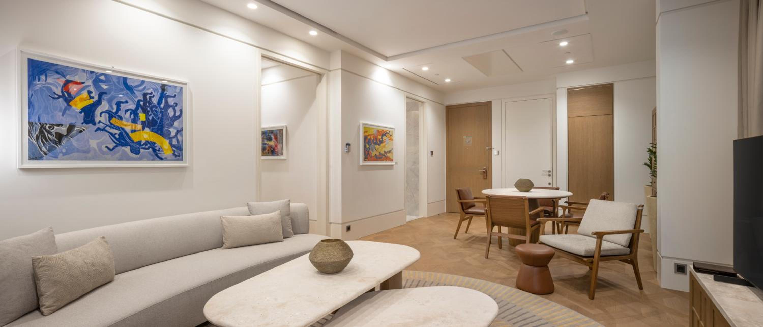 Grand Suite with Balcony - Photo 20