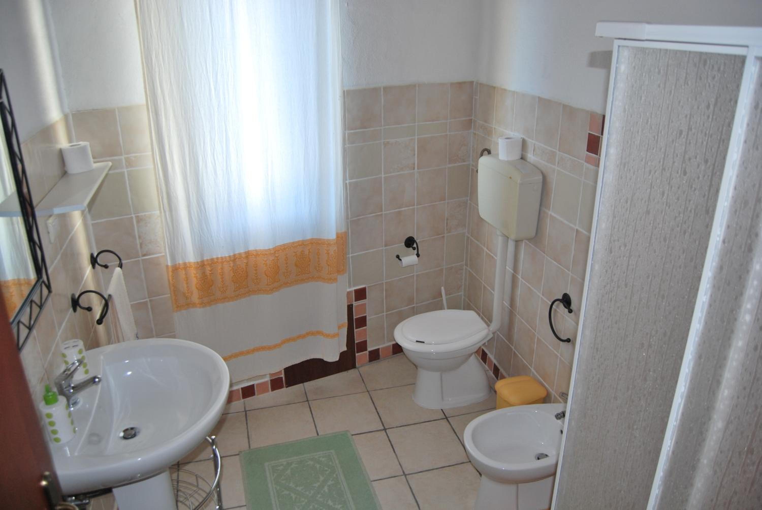 Double Room - Photo 5