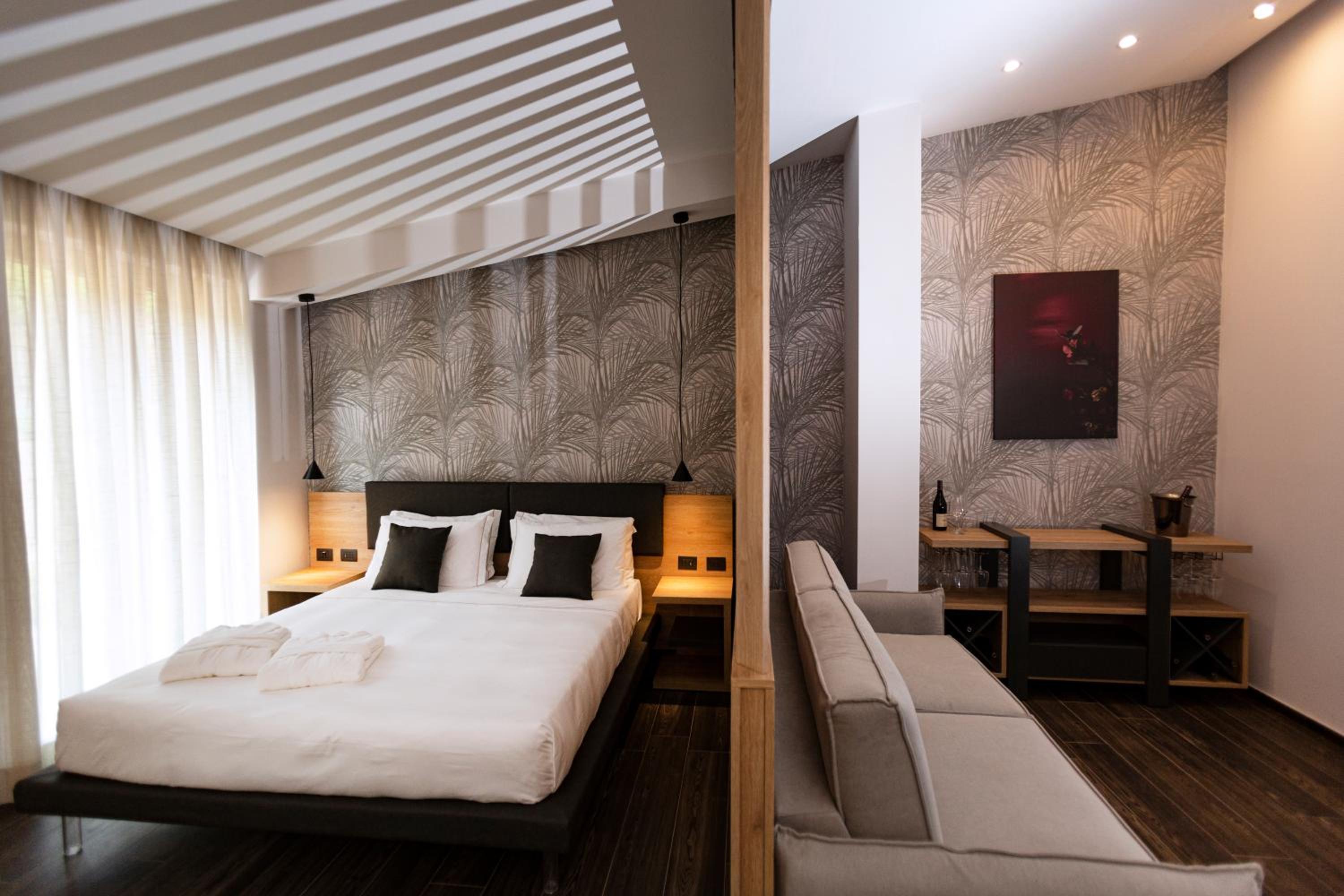 Suite with Mountain View - Photo 7