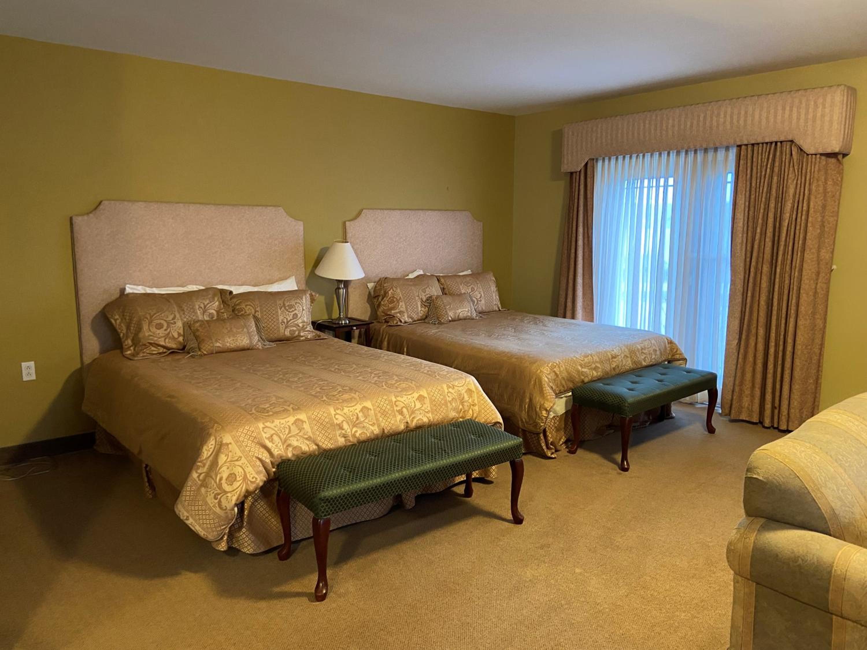 Deluxe Family Suite photo 1