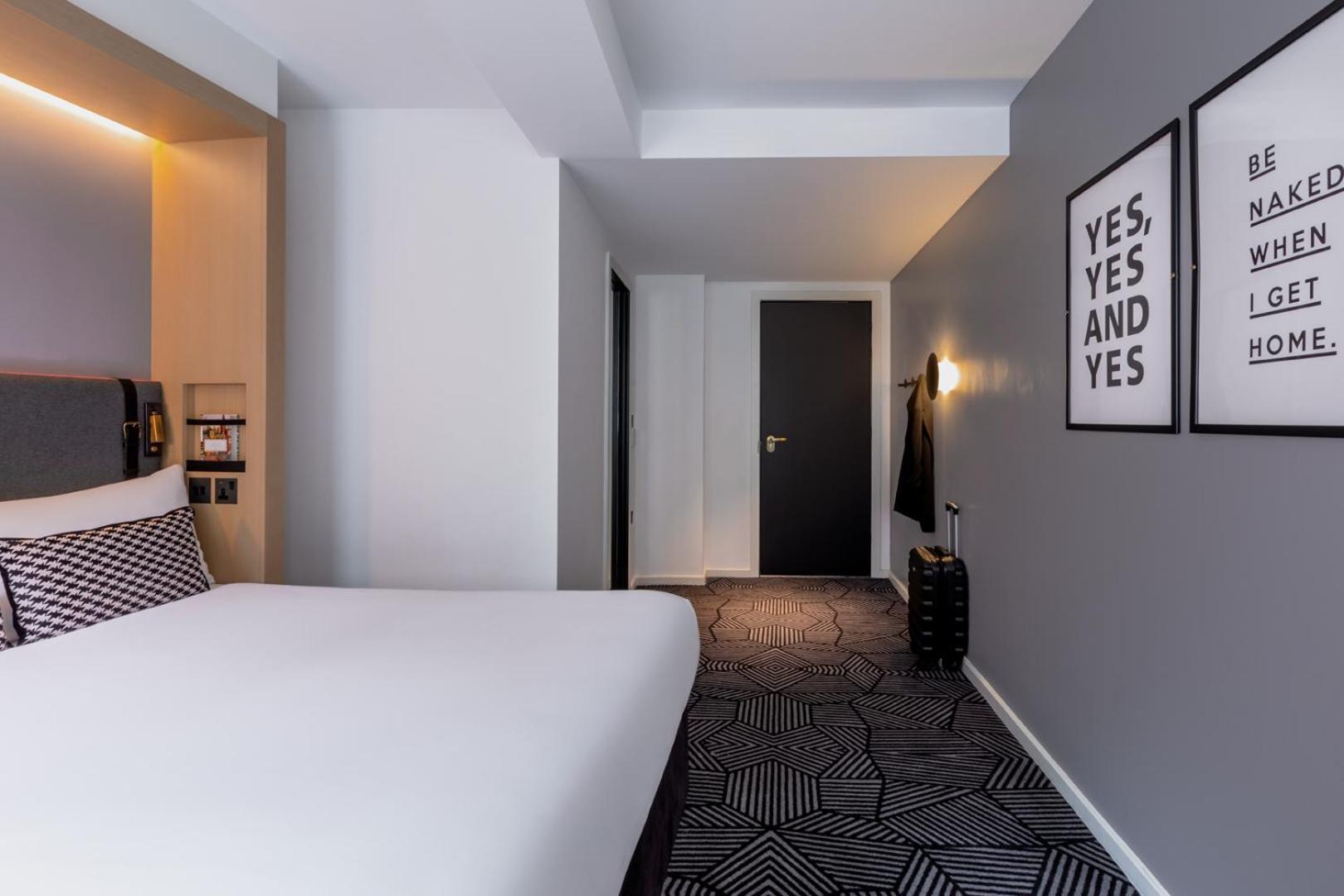 Cozy Room thumbnail 6