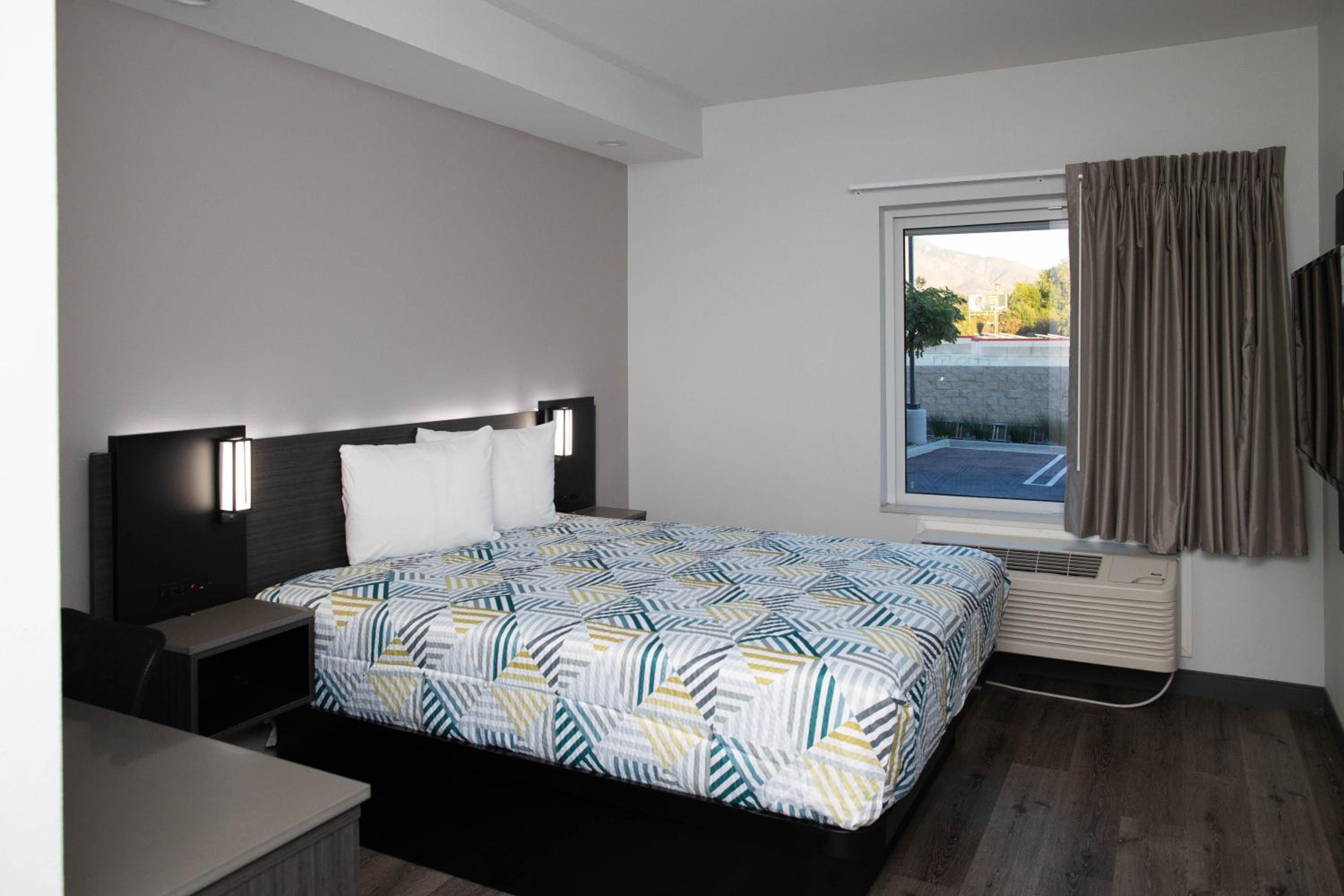Queen Room - Disability Access - Non-Smoking - Photo 1