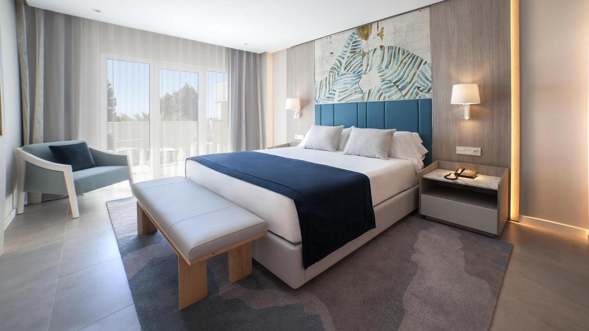Premium Suite with Balcony thumbnail 5
