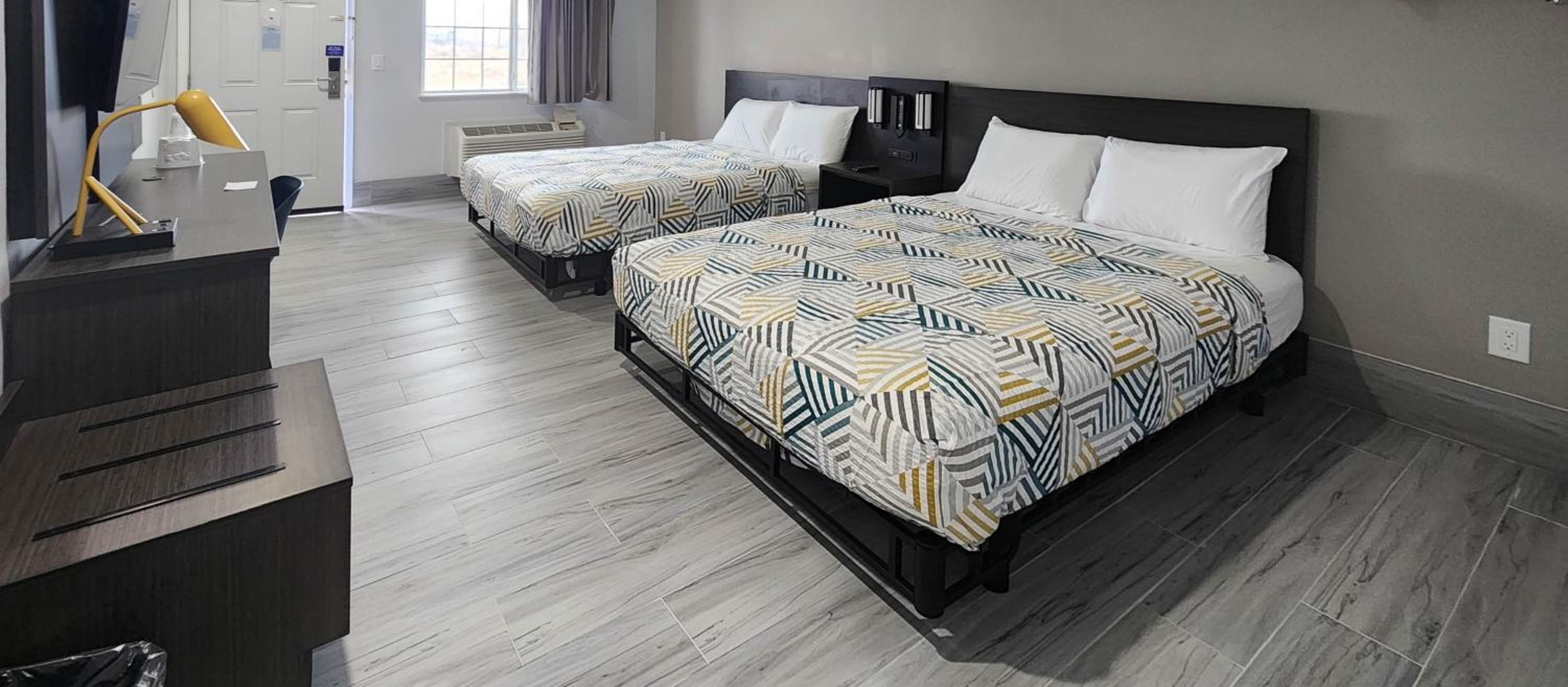 Queen Room with Two Queen Beds - Disability Access - Roll In Shower - Photo 5