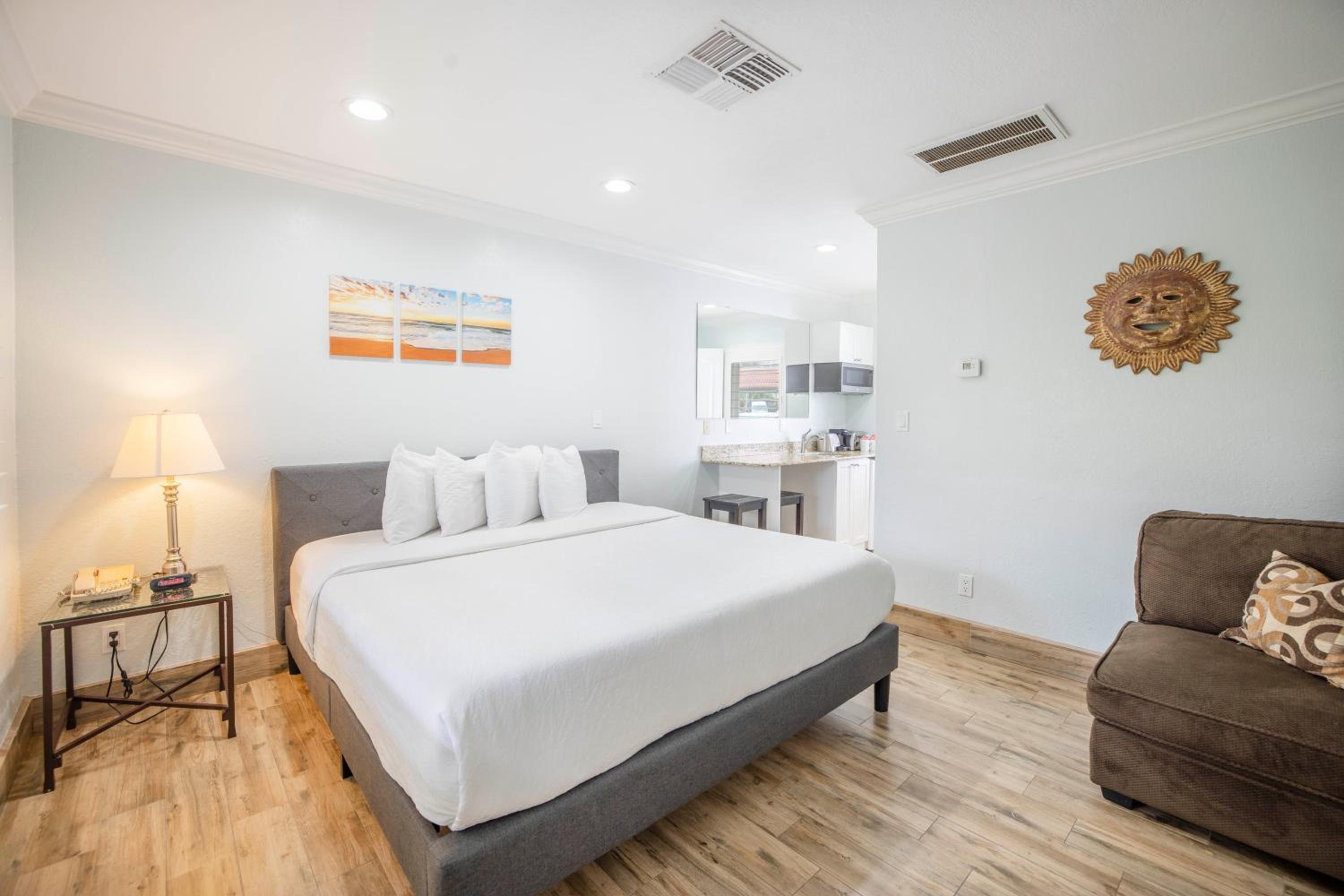 Standard King Room