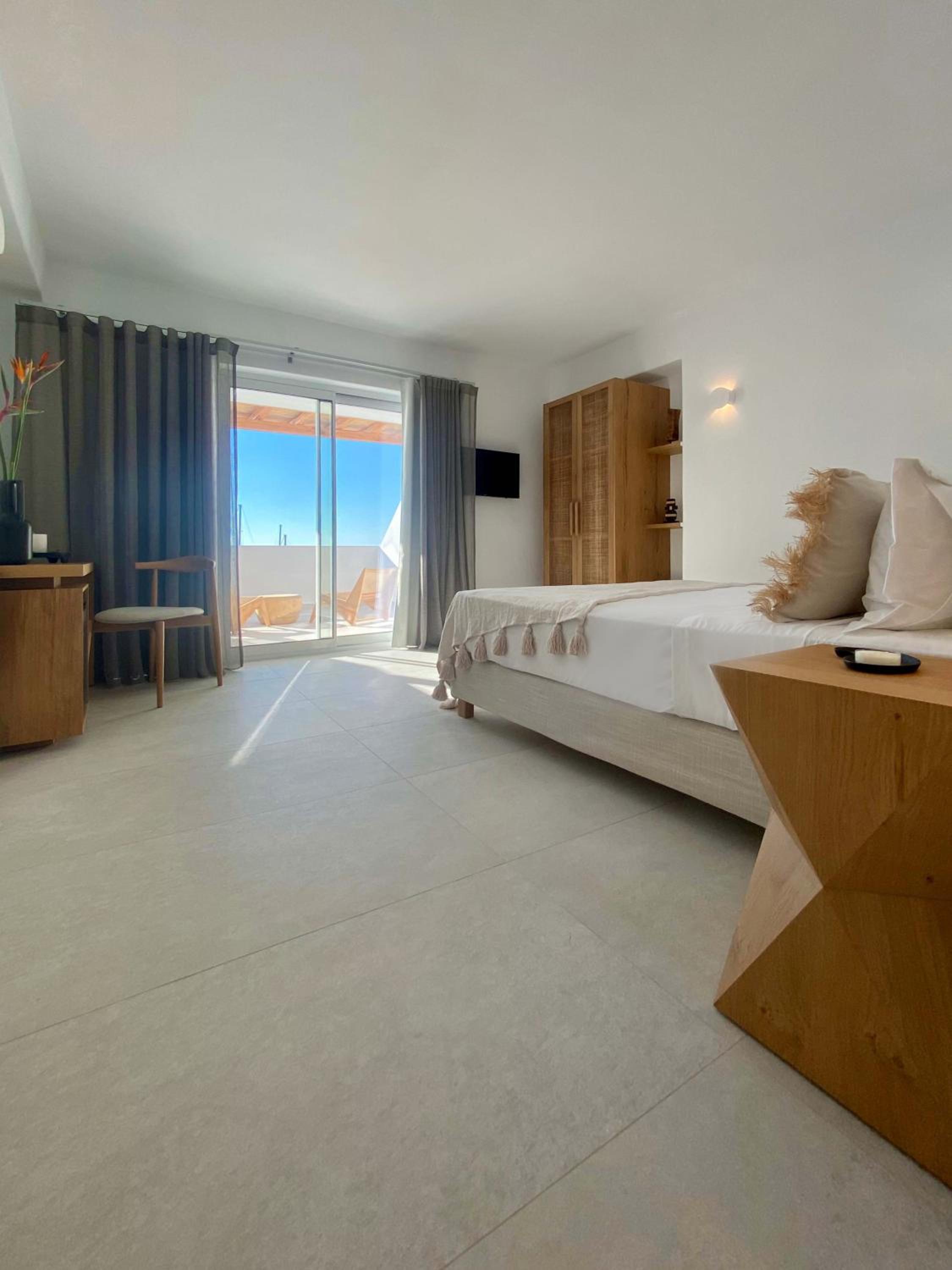 Deluxe Suite with Sea View