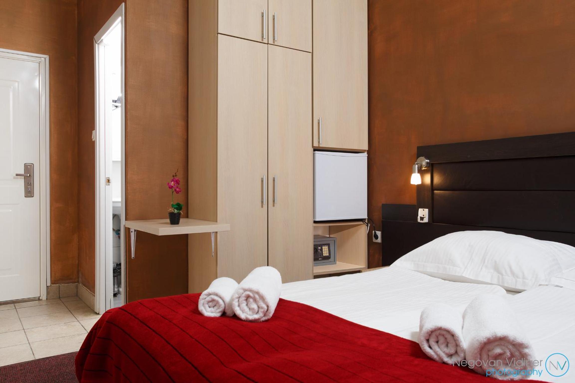 Double or Twin Room with Balcony - Photo 32